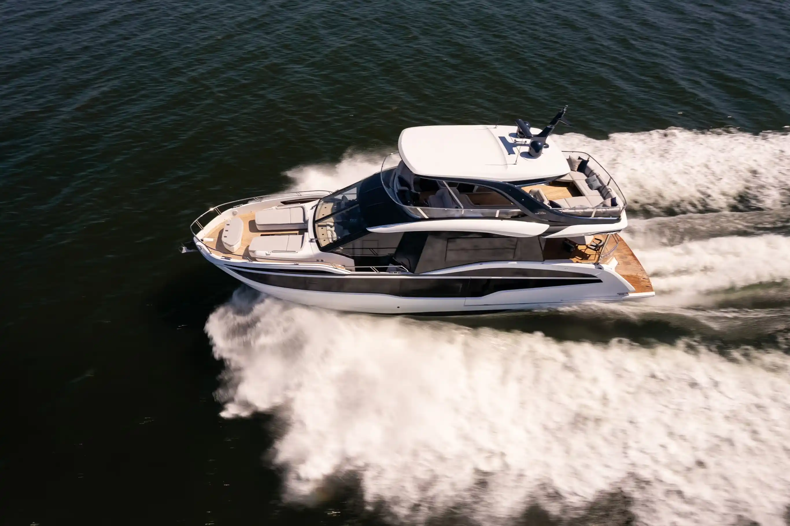 Extérieur du Galeon Yachts 620 Fly