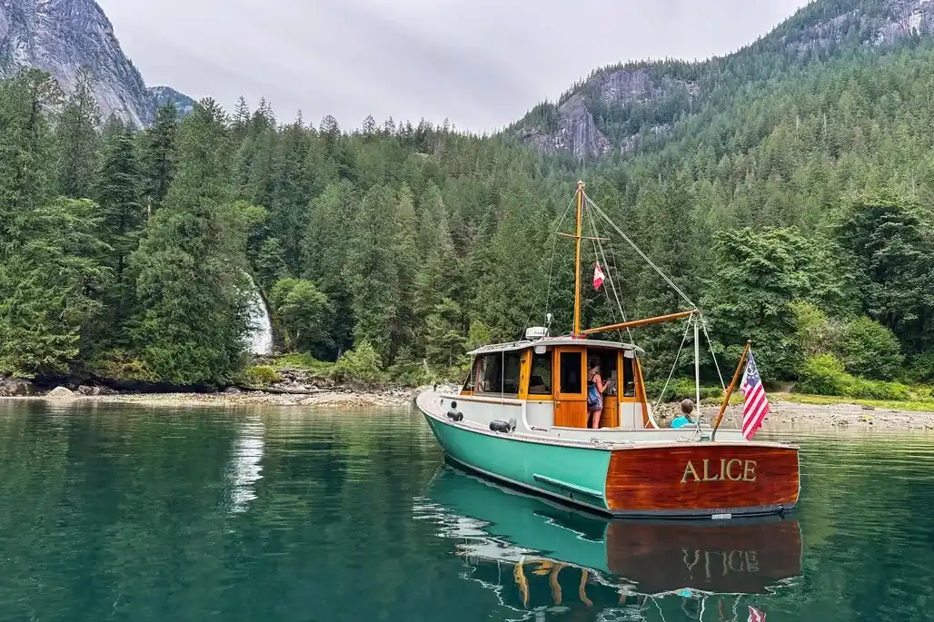 Außenbereich der Jespersen Boat Builders Custom Gartside Downeast Cruiser