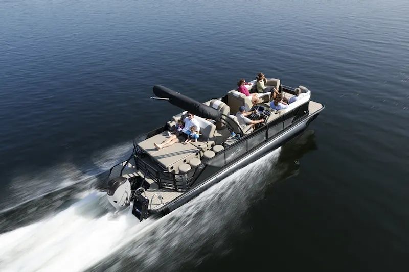 Vision Marine V24 Exterior