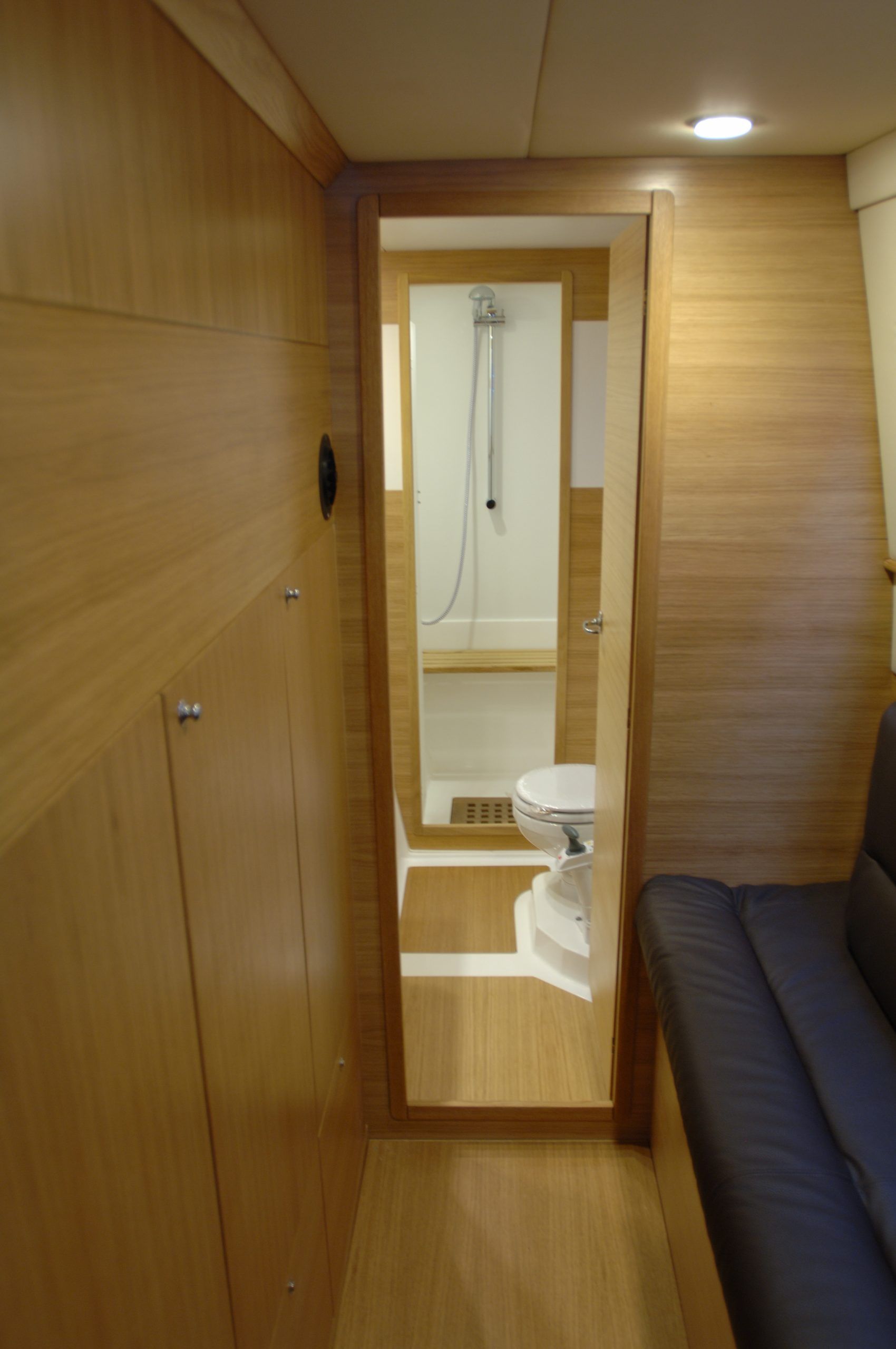 Comar C-Cat 38 Interior