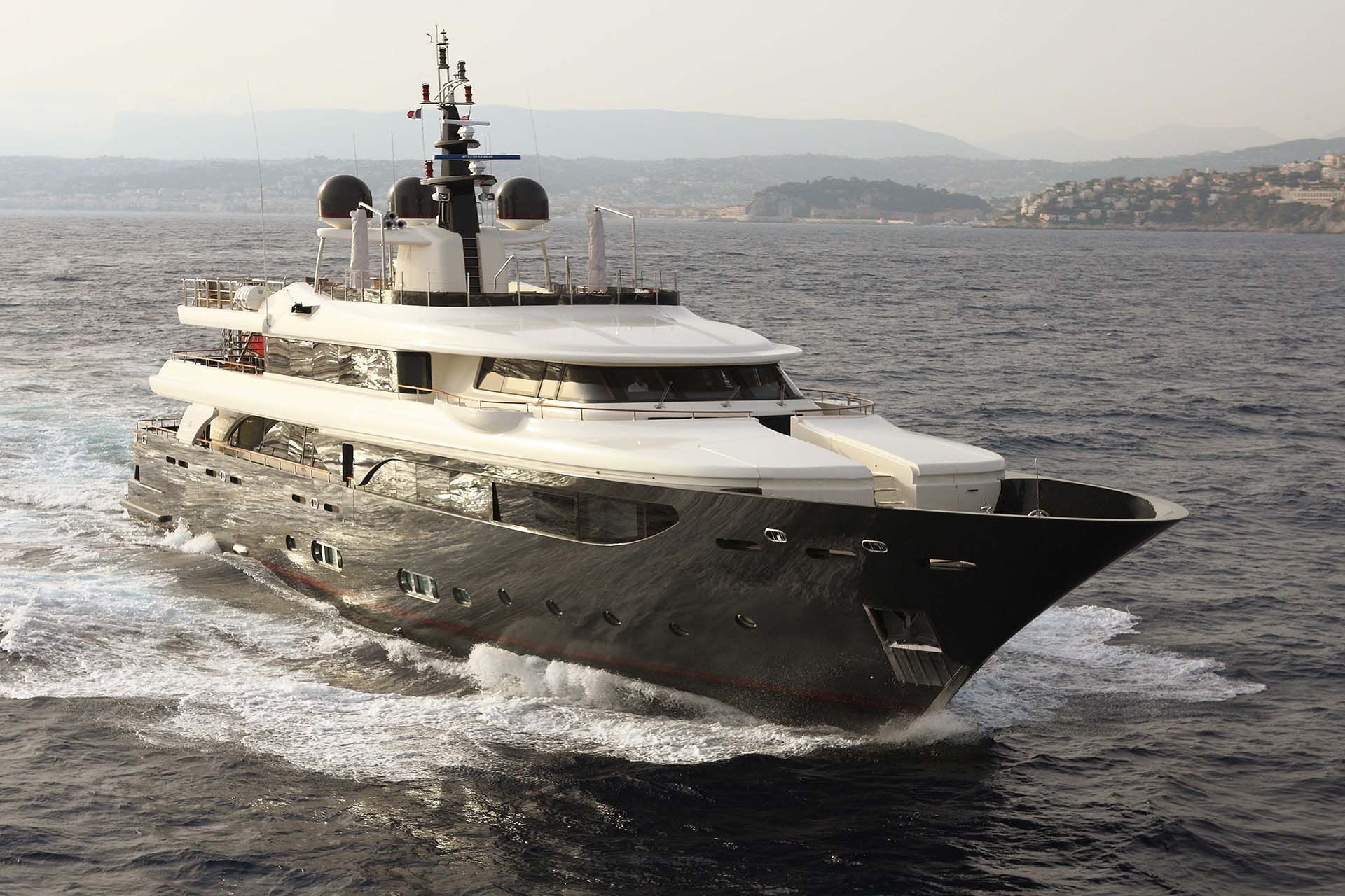 CRN Navetta 43 Exterior