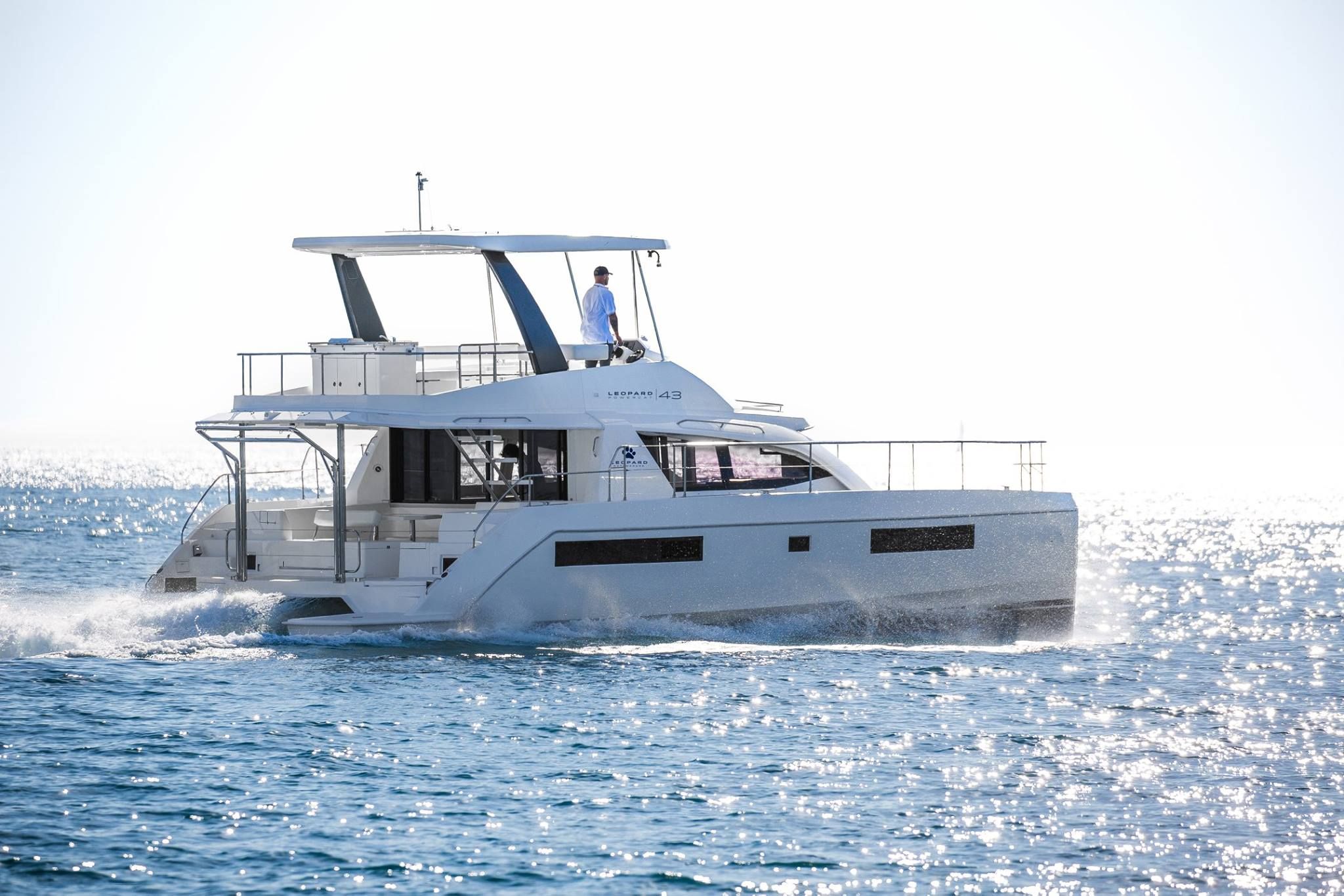 Leopard Catamarans 43 Powercat Exterior