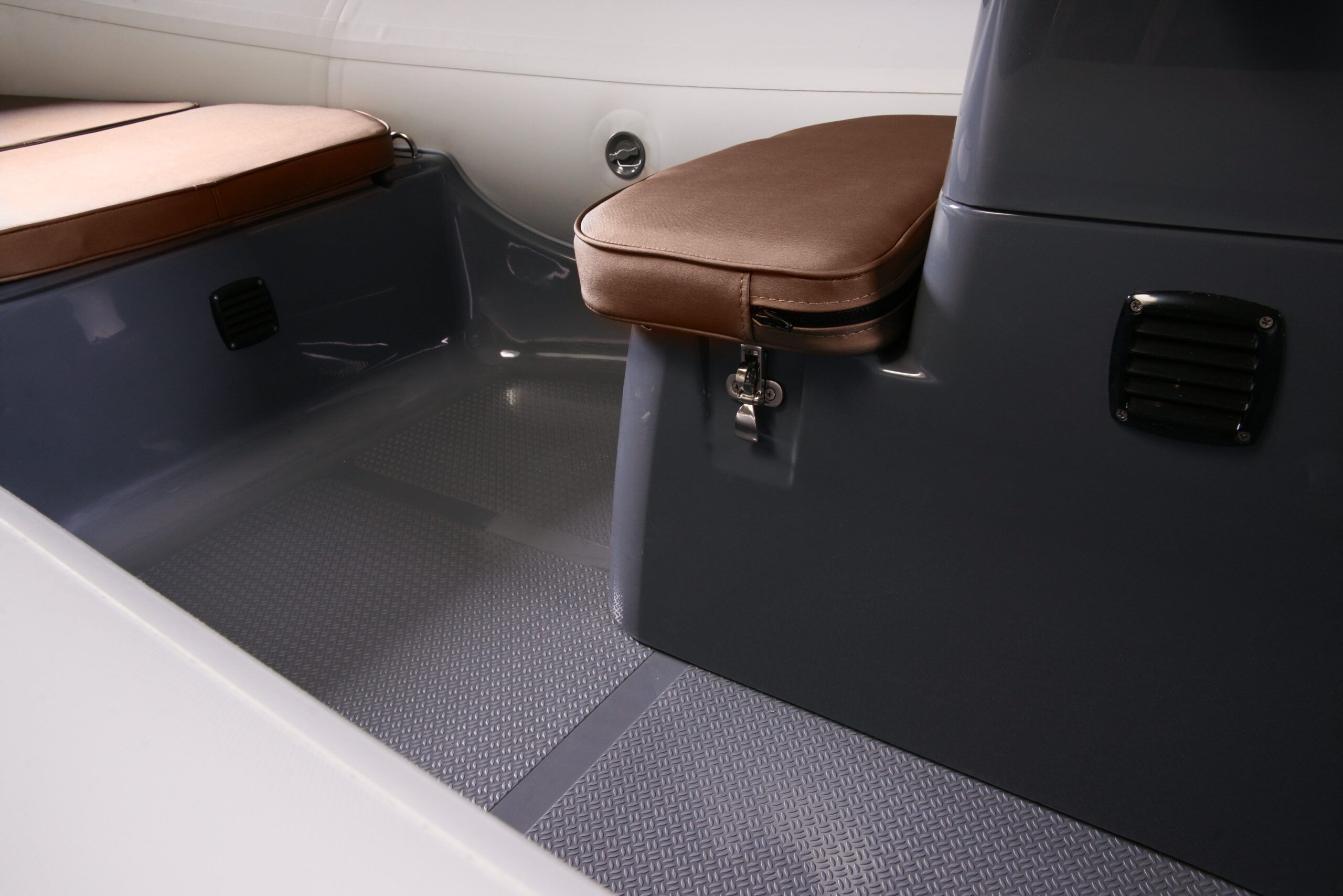 Intérieur du BRIG Falcon 500
