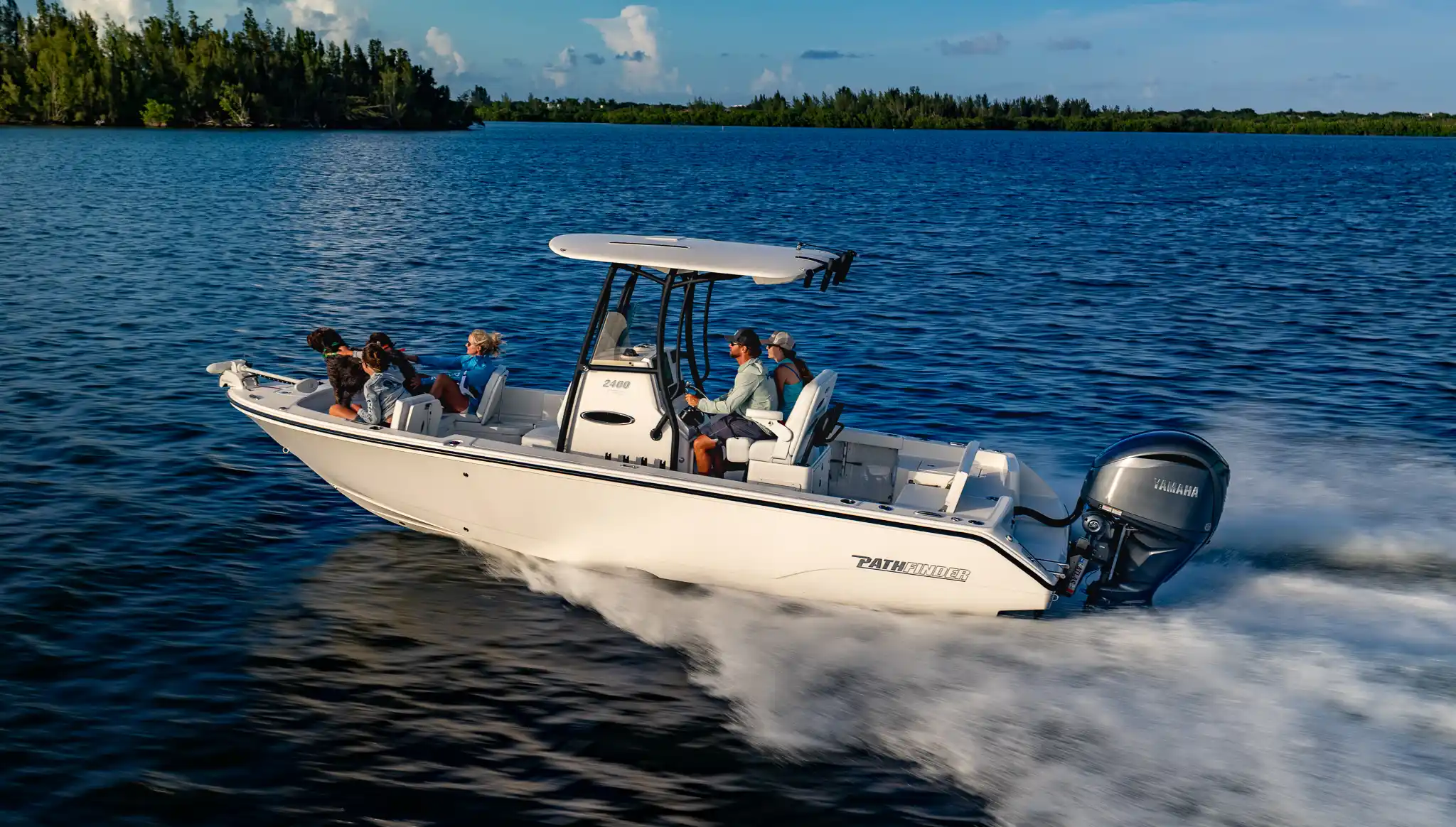 Pathfinder Boats 2400 TRS