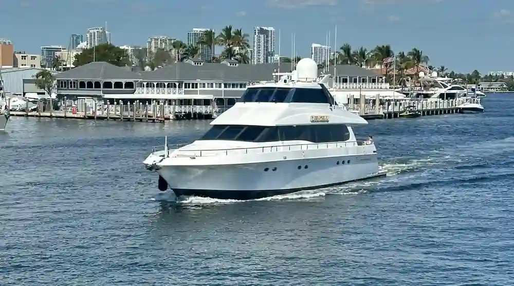 Lazzara 76 Skylounge