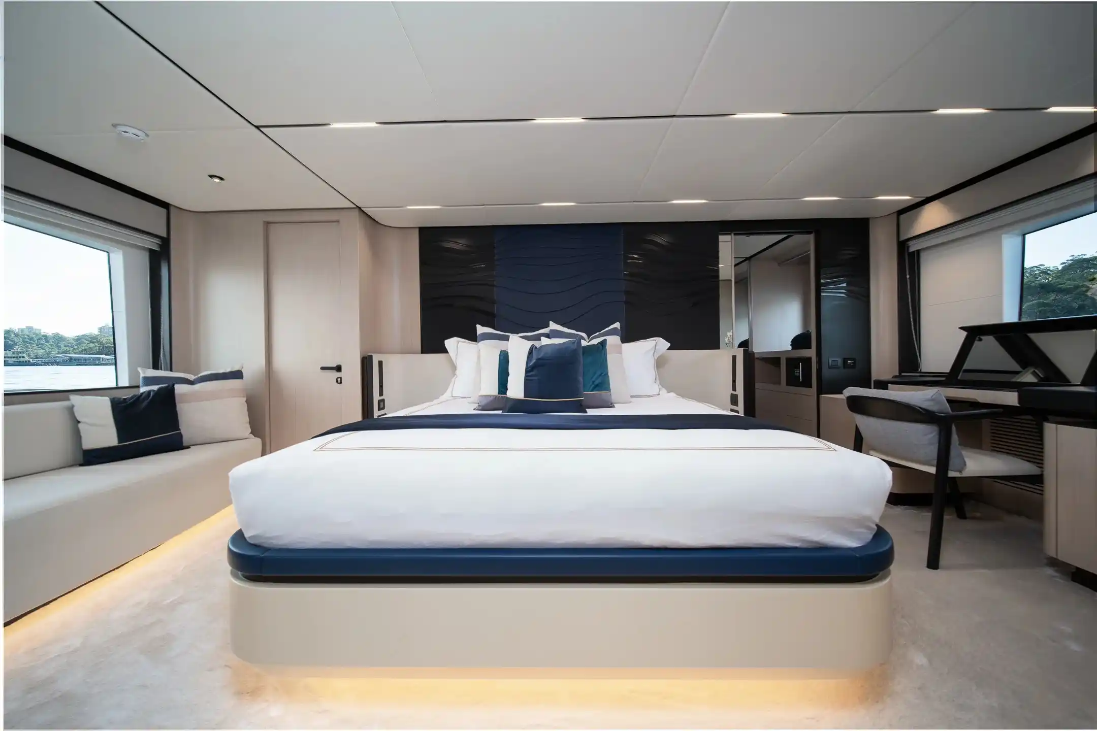Majesty Yachts 72 Interior