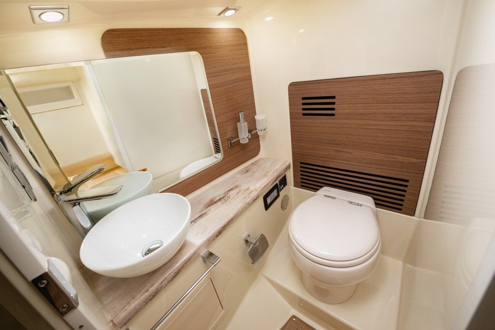 Chris-Craft Launch 31GT Interior
