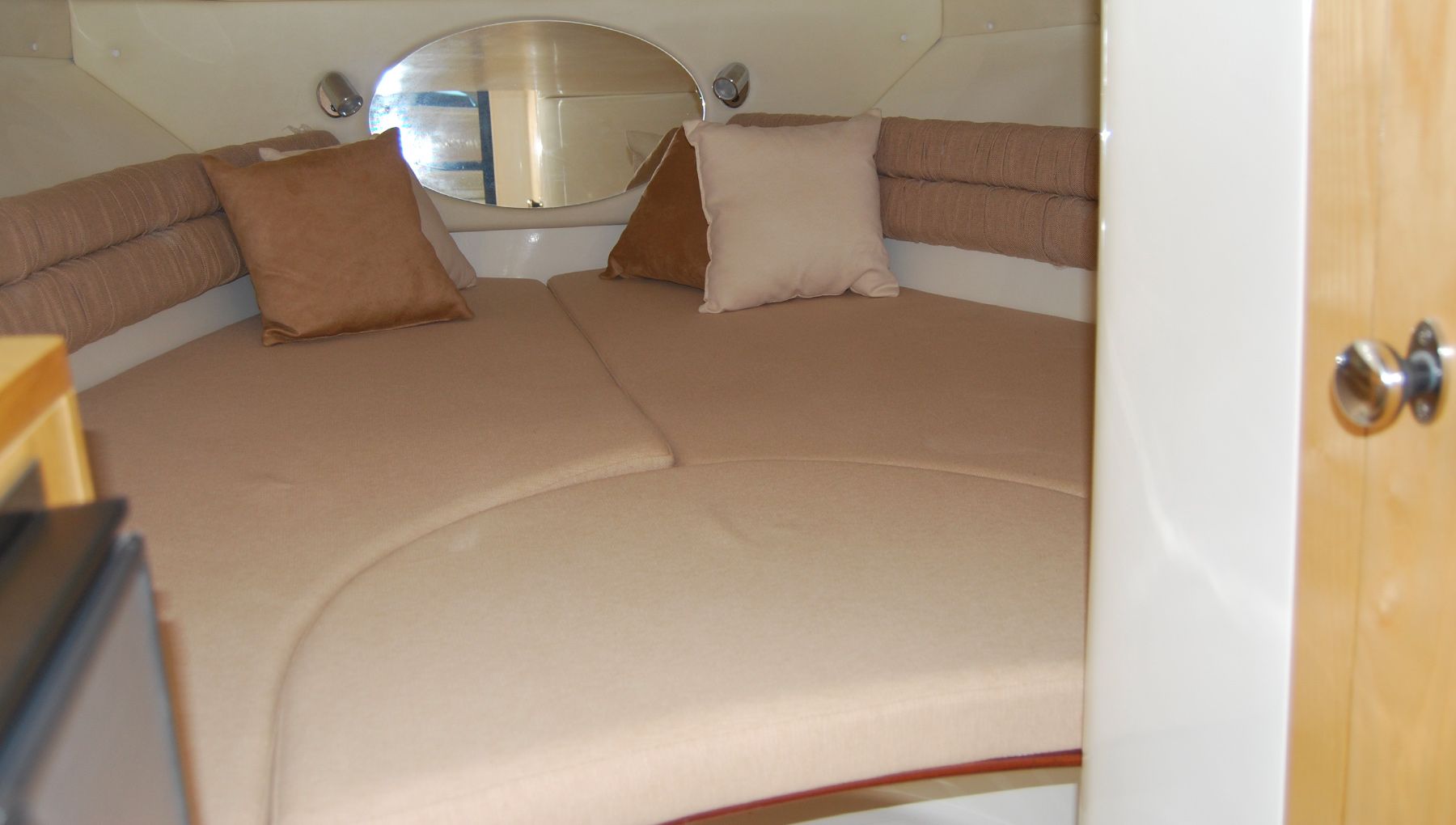 Interieur van de Mingolla Brava 25 WA