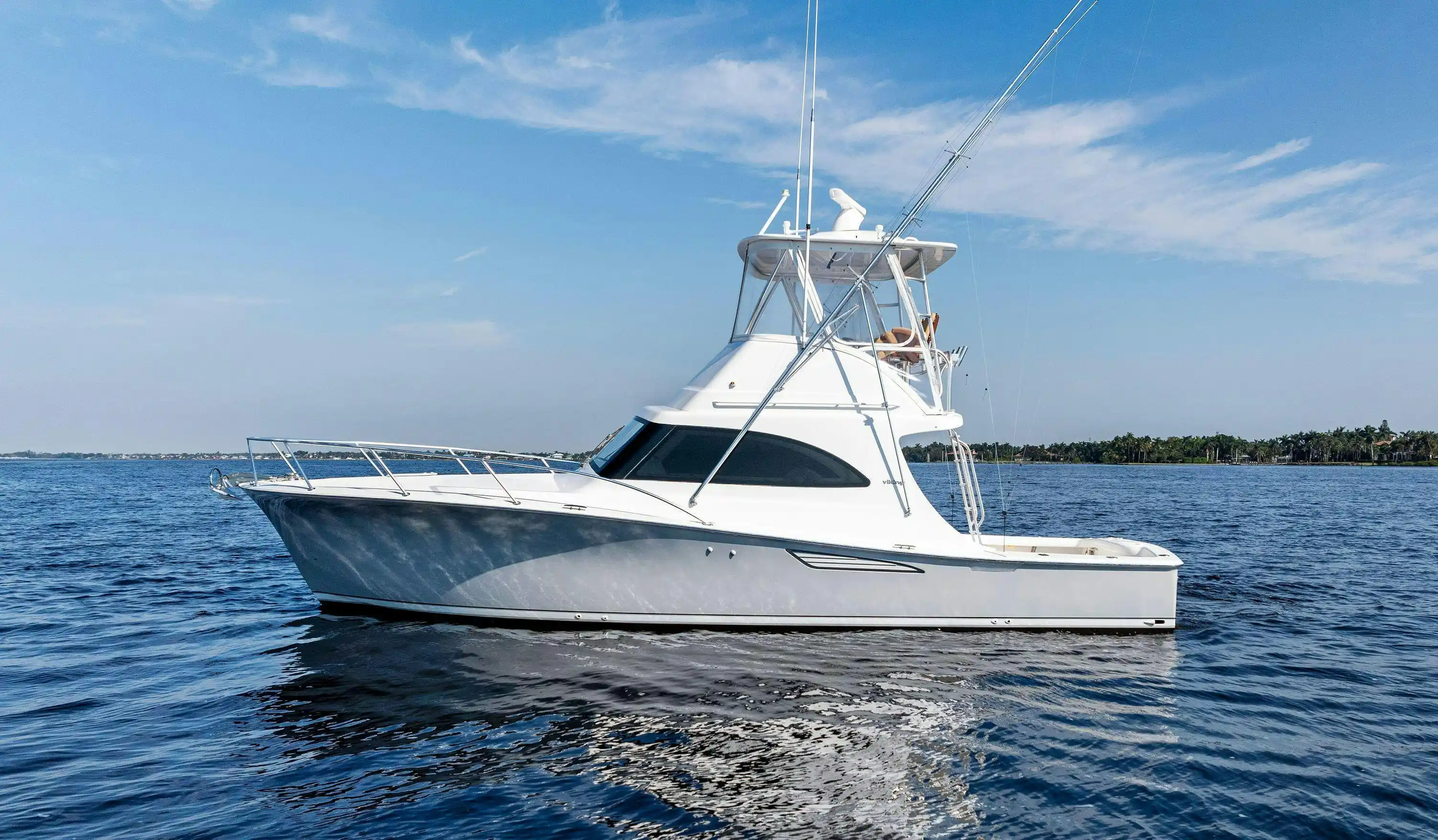 Exterior del Viking Yacht 37  BF