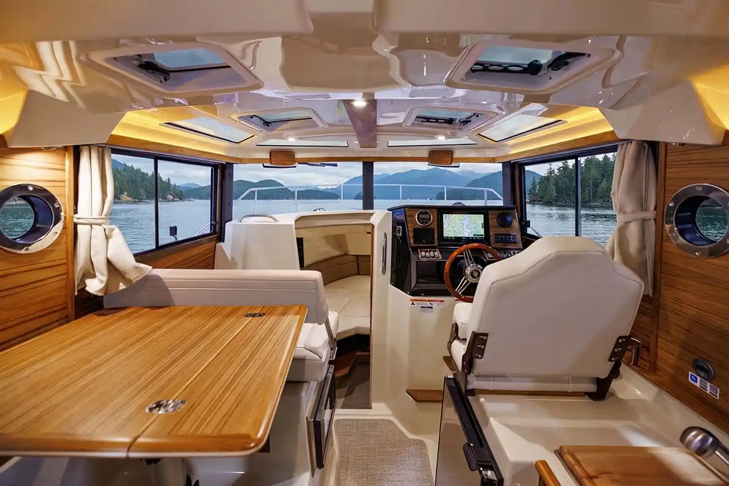 Ranger Tugs R-25 Interior