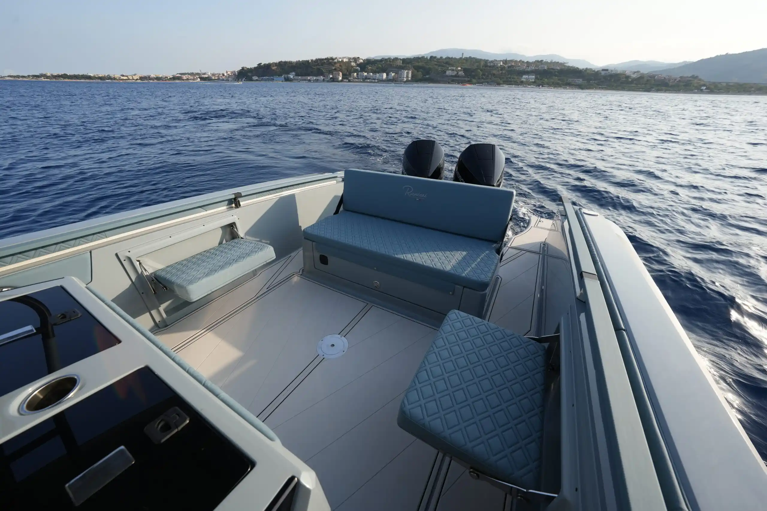 Ranieri International Cayman 33 Executive Interior