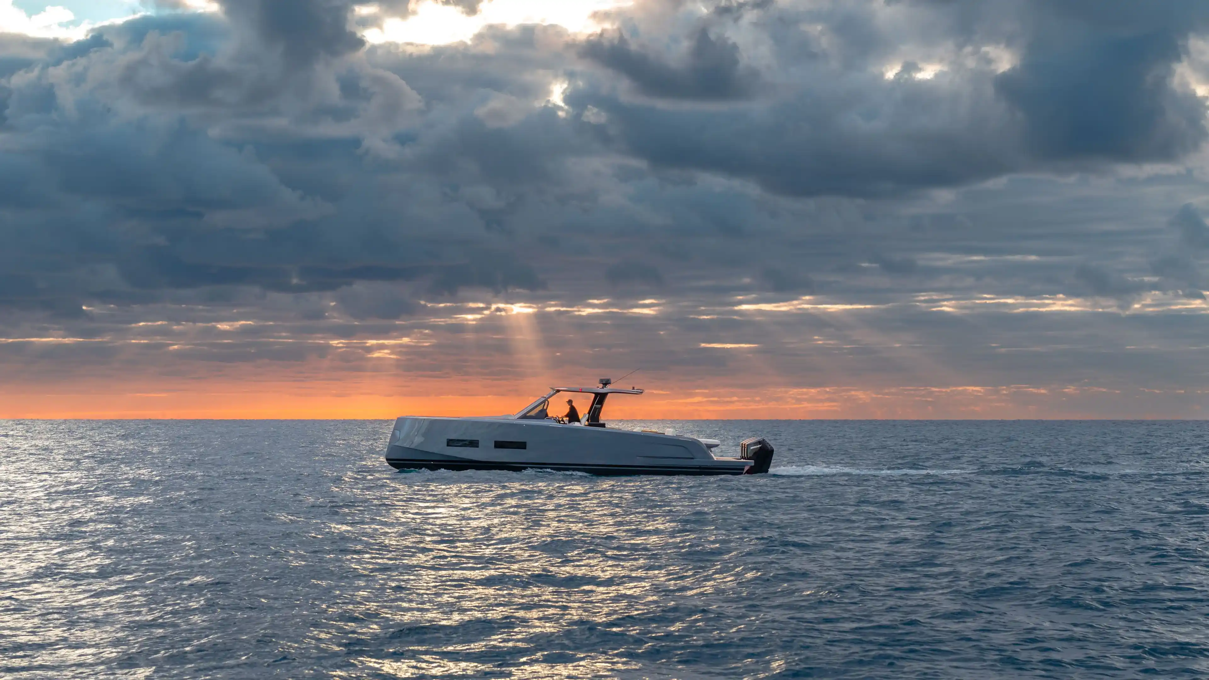 Exterior del Pardo Yachts P43R
