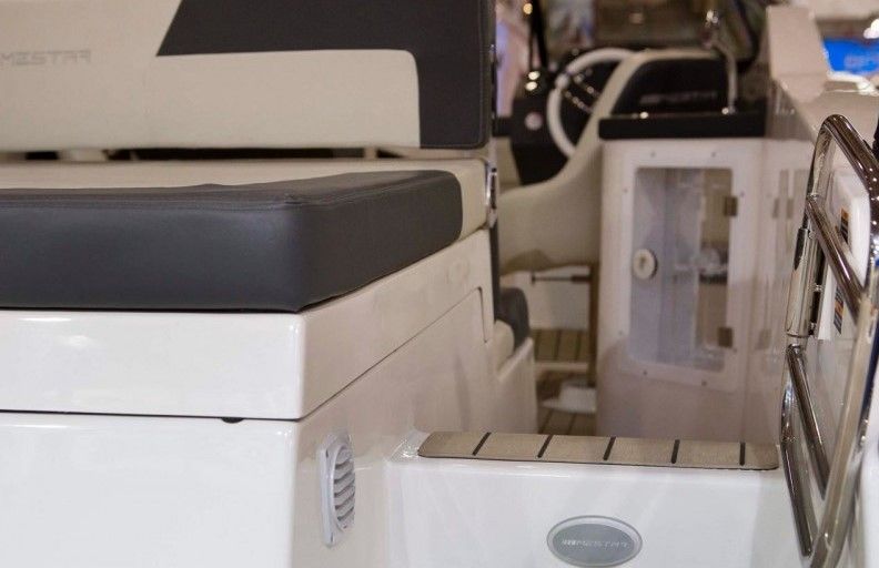 Interni del Mestra Boats M222