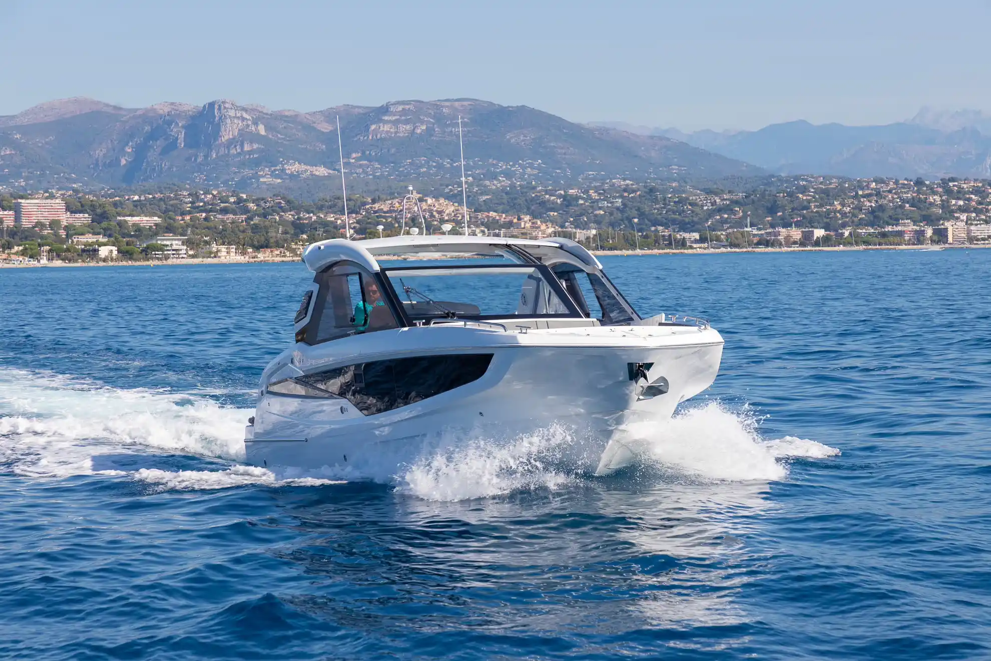 Galeon Yachts 335 GTO Exterior