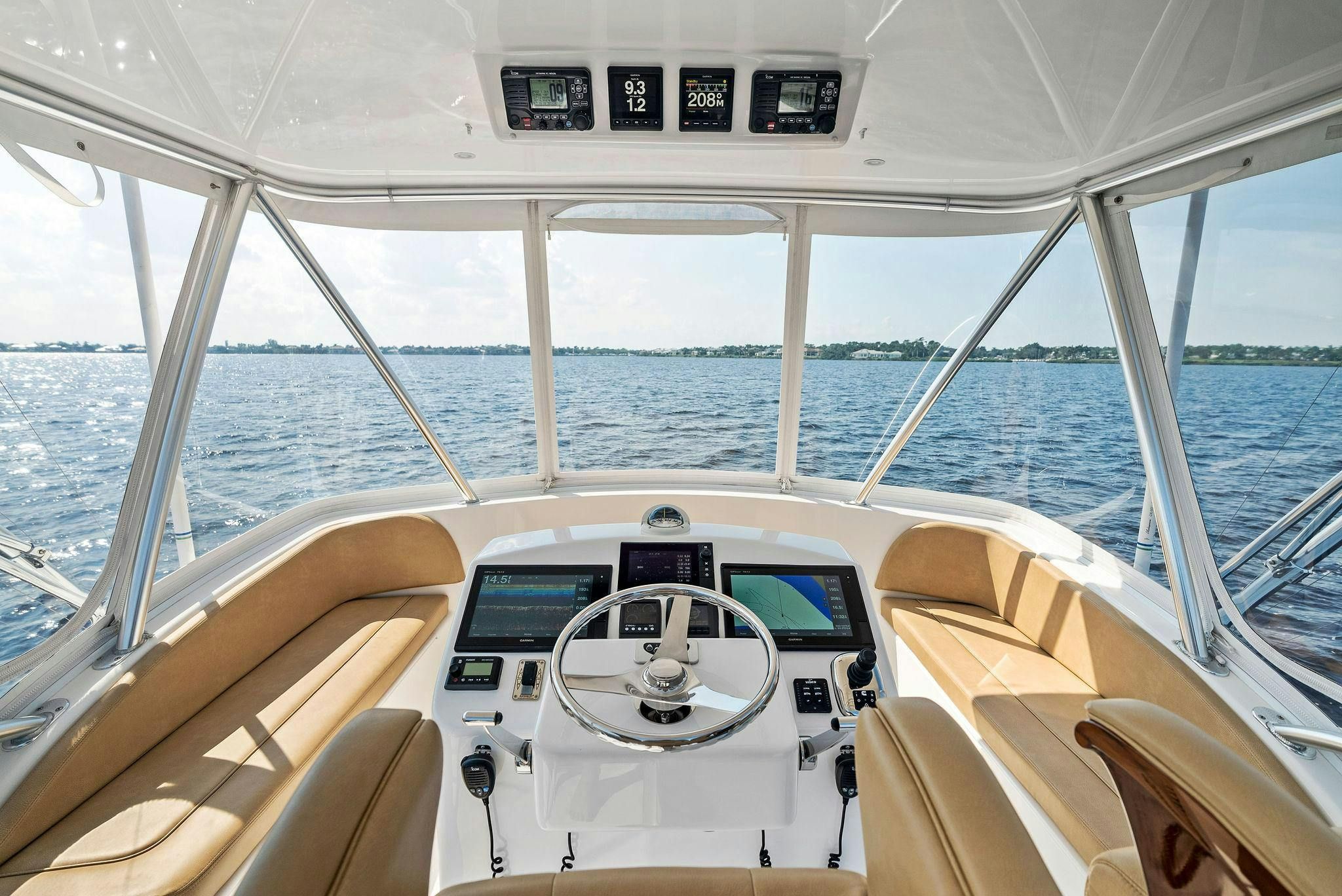 Interior del Viking Yacht 37  BF