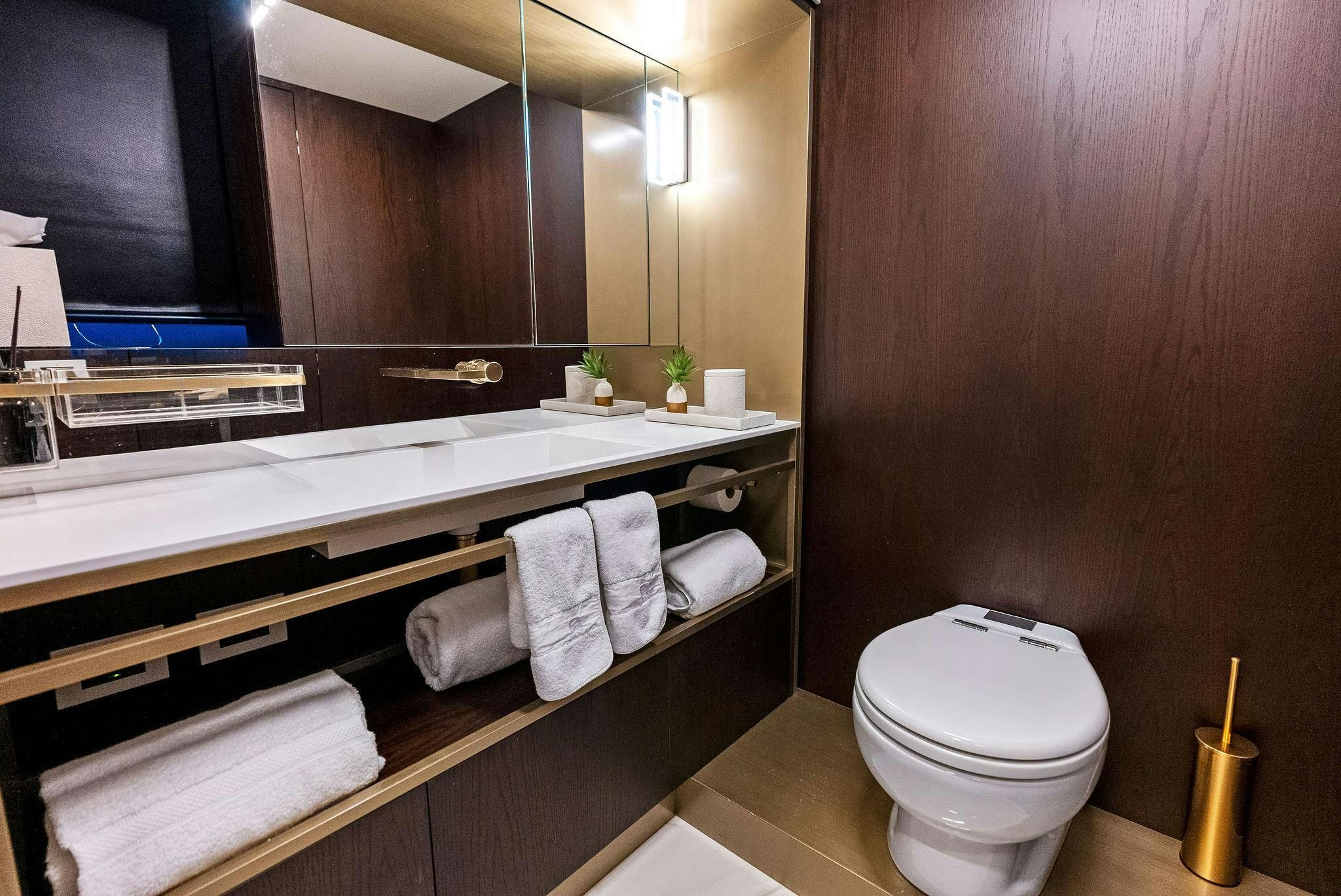 Ferretti Yachts 850 Interior
