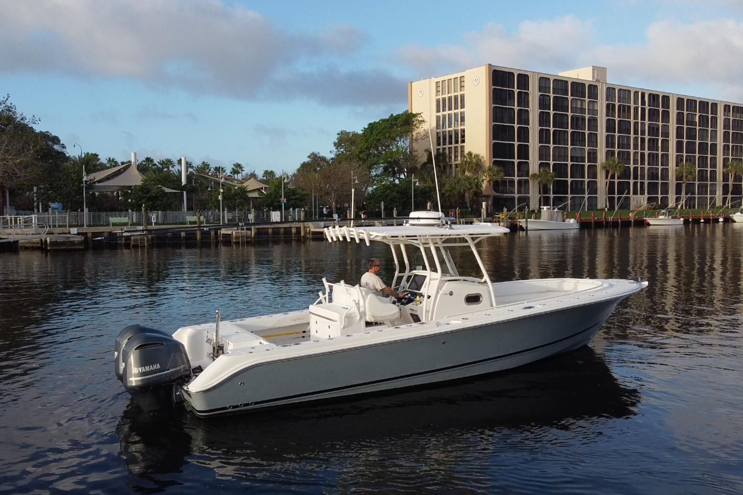 EdgeWater 318CC