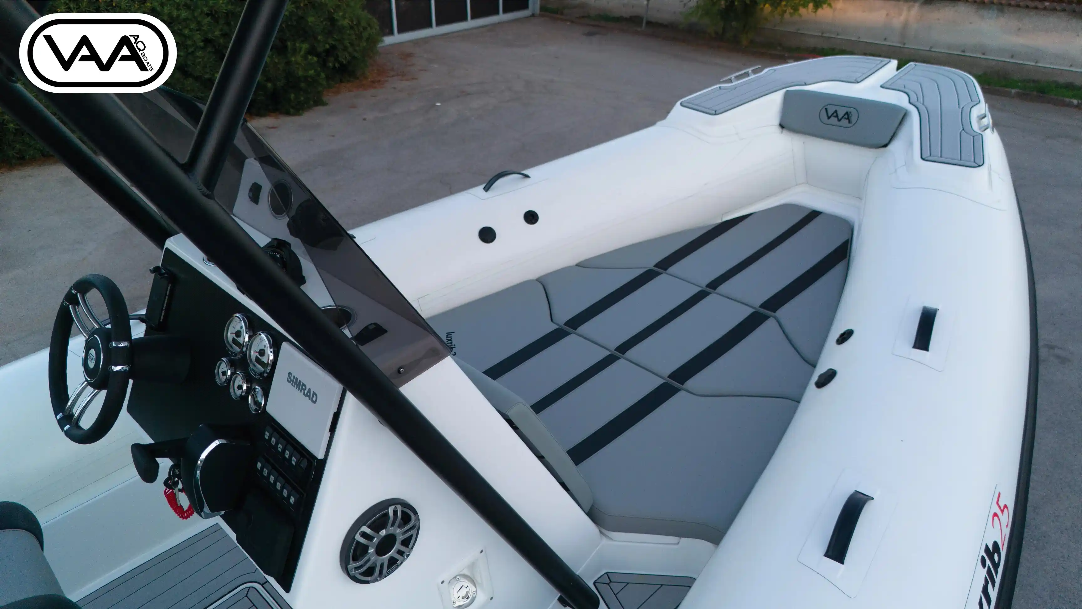 Aqvaboats Luxrib 25 Interior