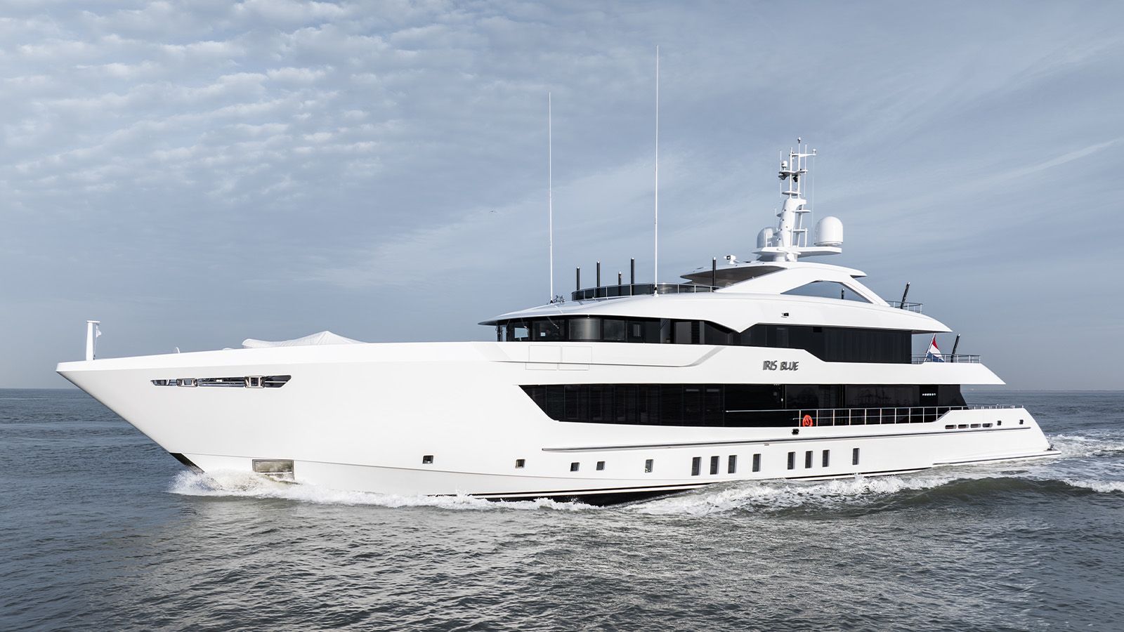 Exterieur van de Heesen Yachts Iris Blue