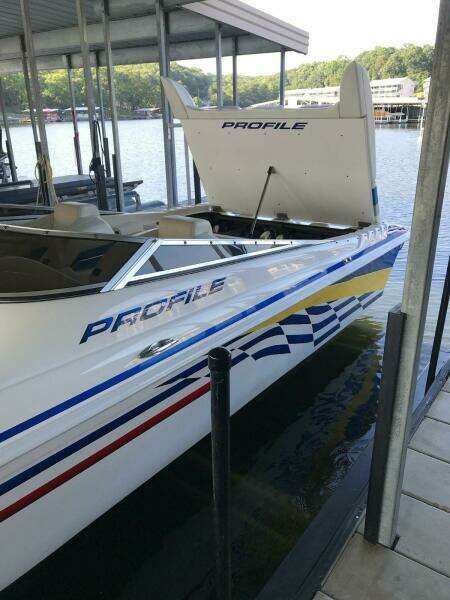 Profile Boats 33V Exterior
