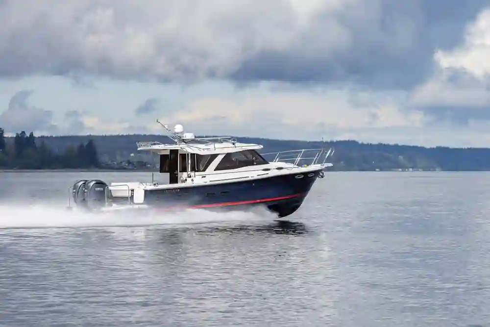 Cutwater 32 Coupe