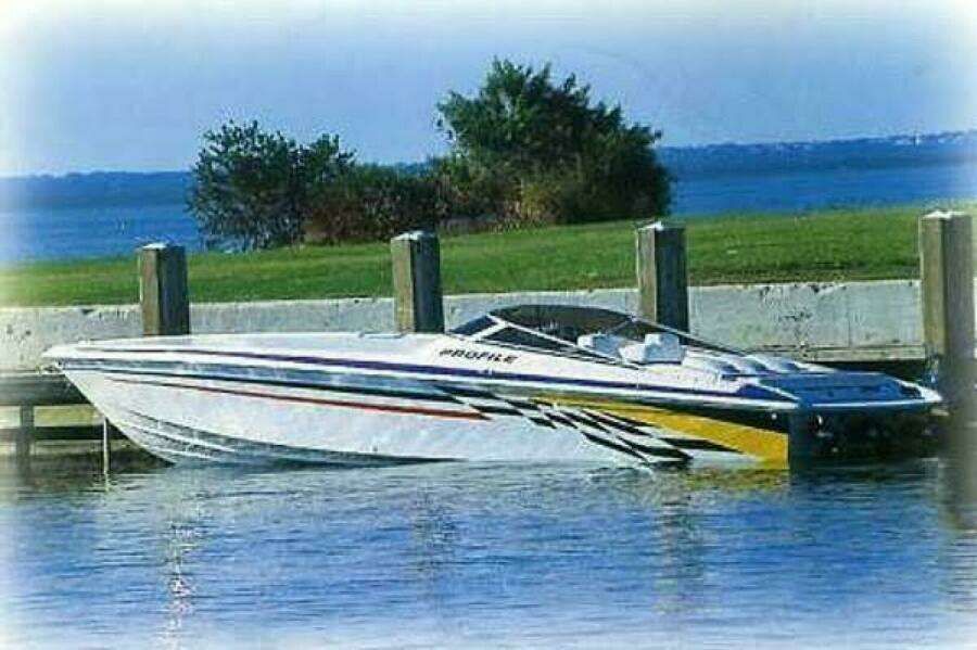 Profile Boats 33V Exterior