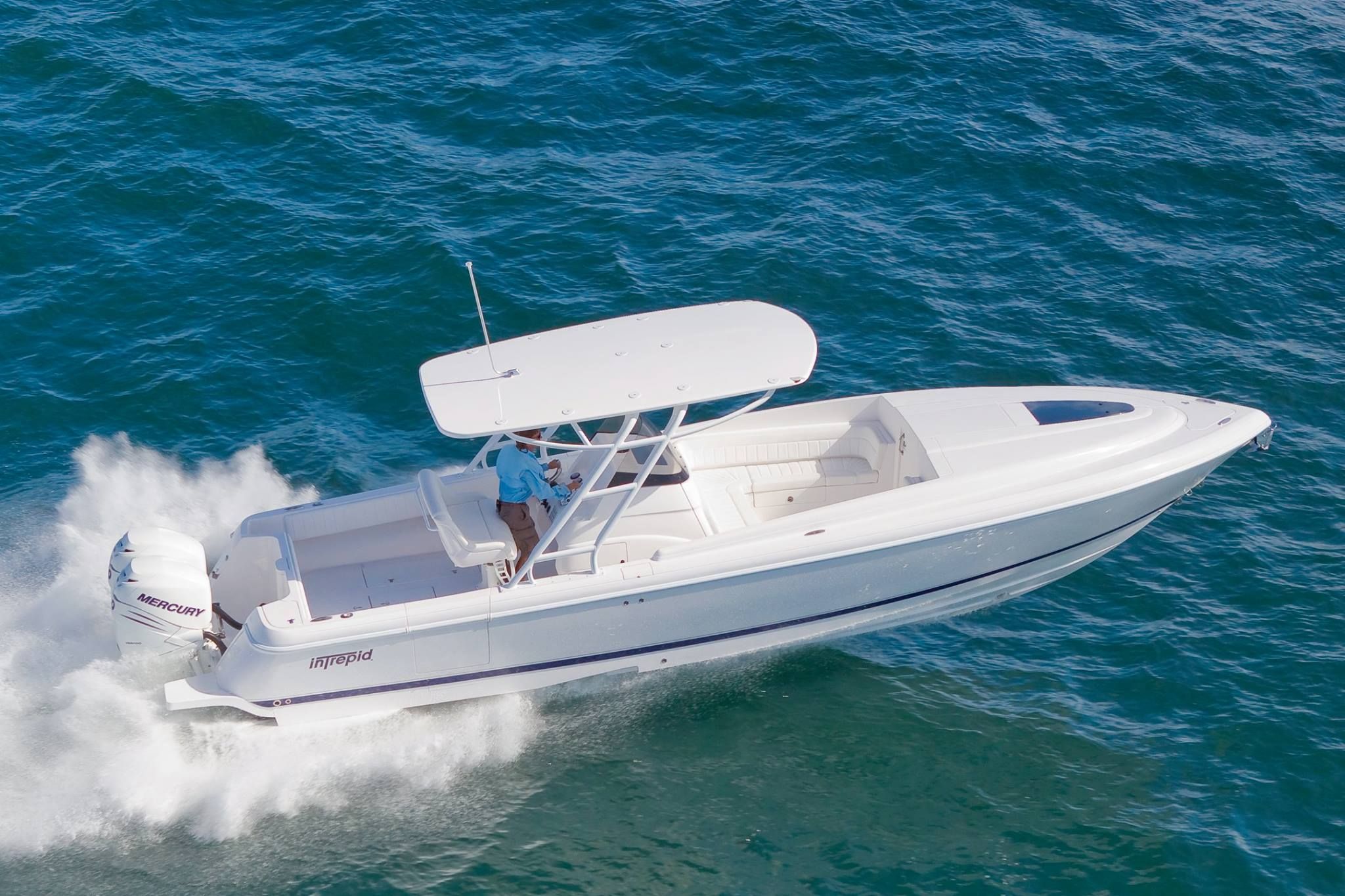 Intrepid Powerboats 327 Cuddy