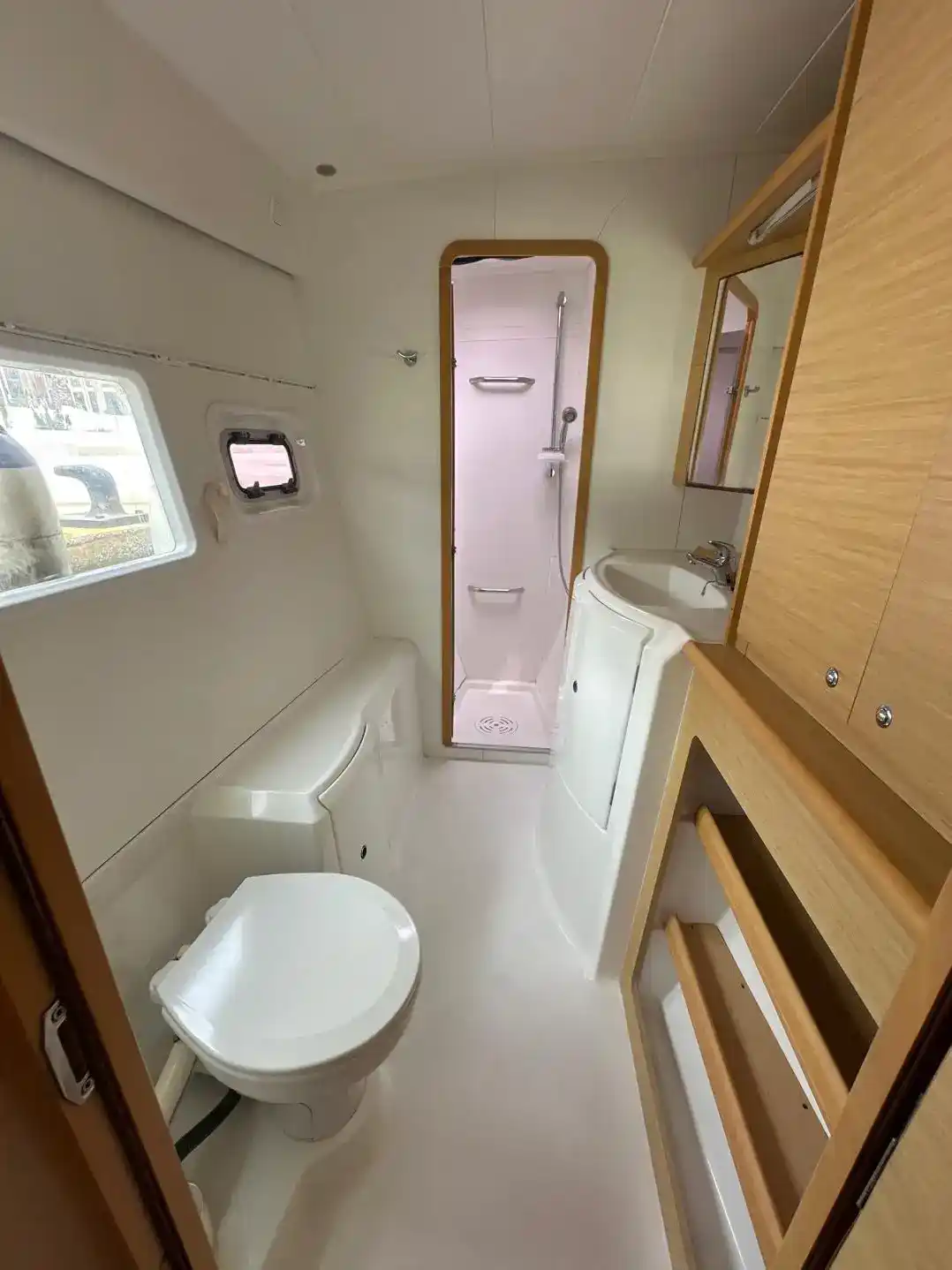 Lagoon 421 Interior