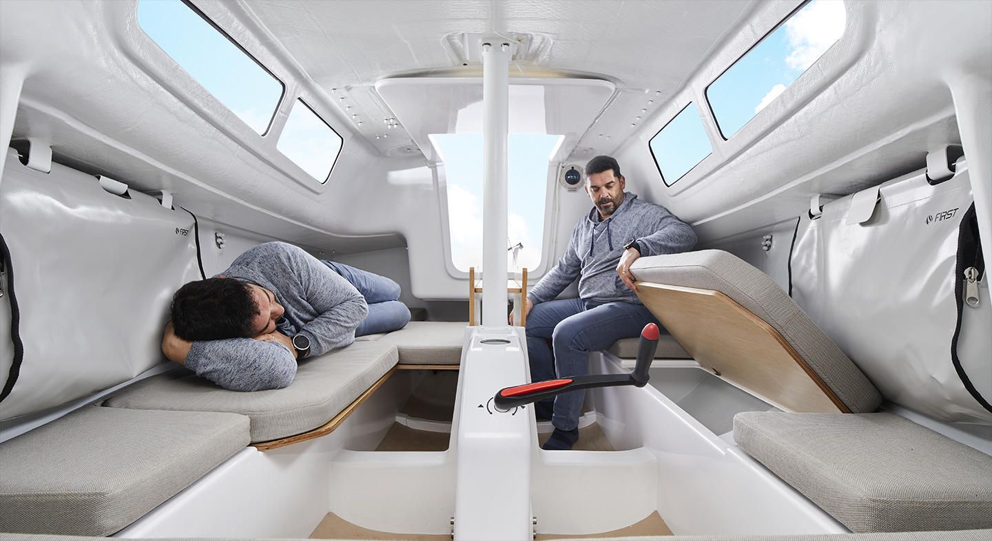 Interieur van de Beneteau First 24