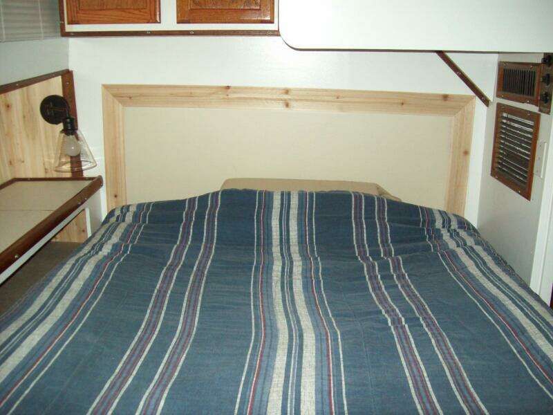 Chris-Craft 350 Catalina Interior
