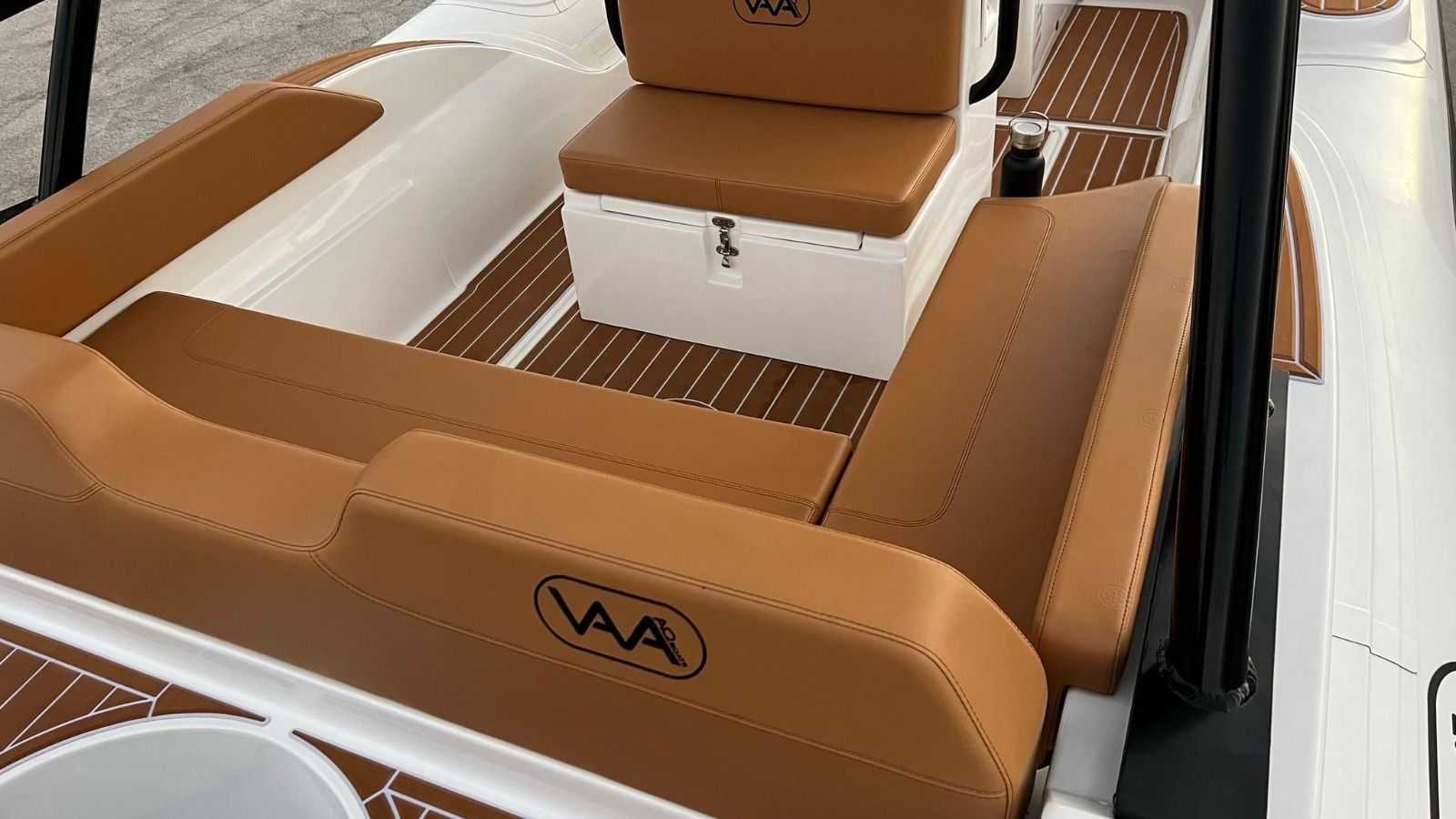 Aqvaboats Luxurib 22 Interior