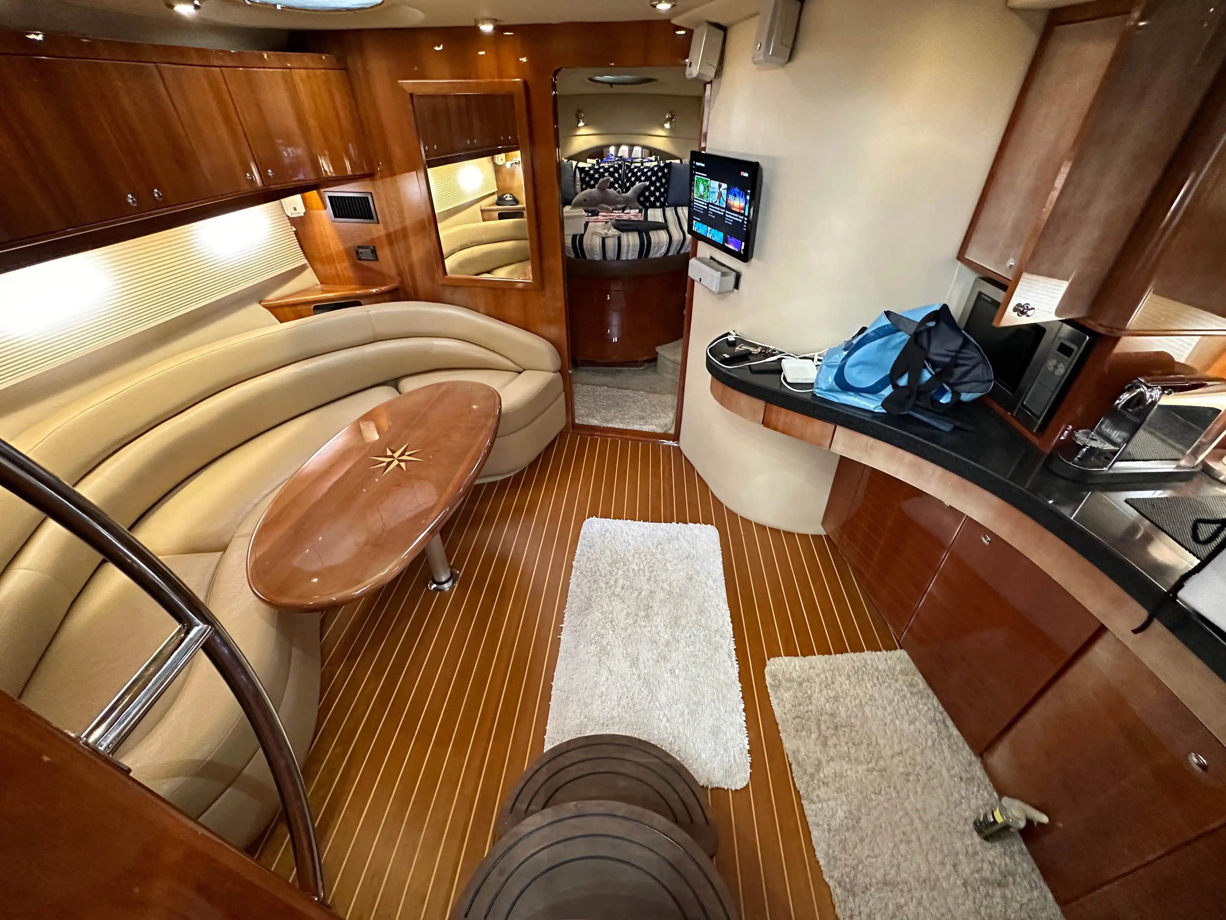 Interior del Regal 4460 Commodore