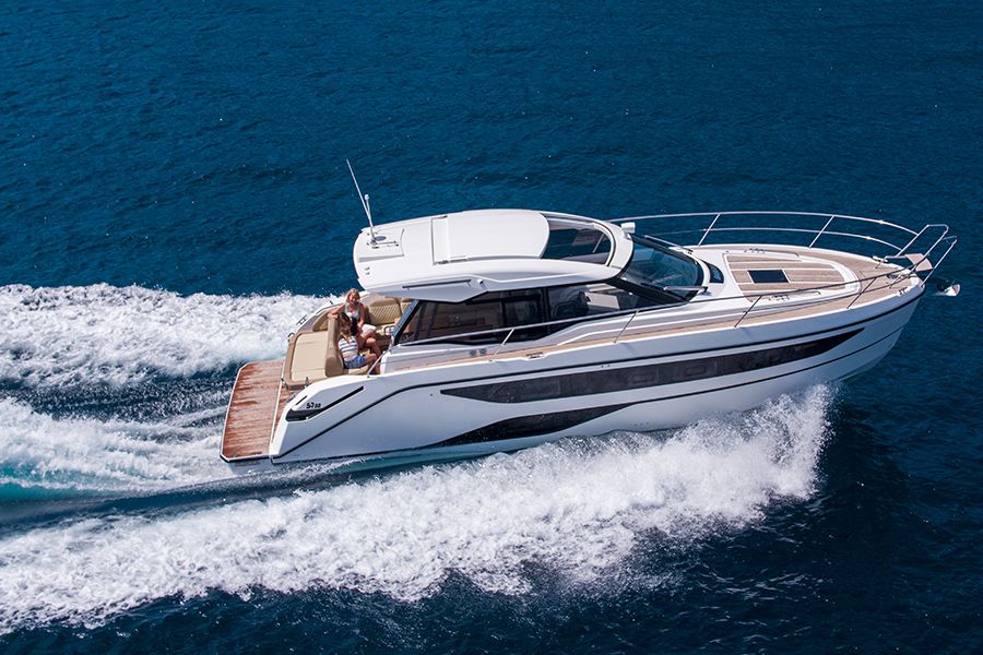 Bavaria Yachts SR38