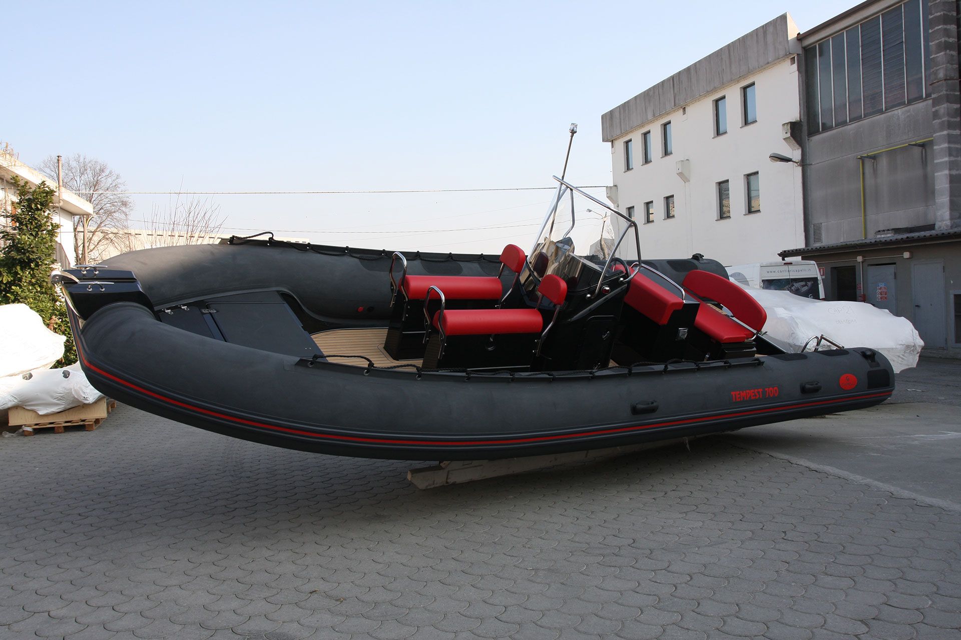 Cantieri Capelli Tempest 700 Work Interior