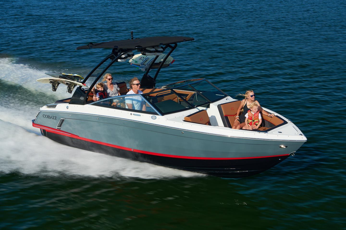 Exterior del Cobalt Boats R4 Surf