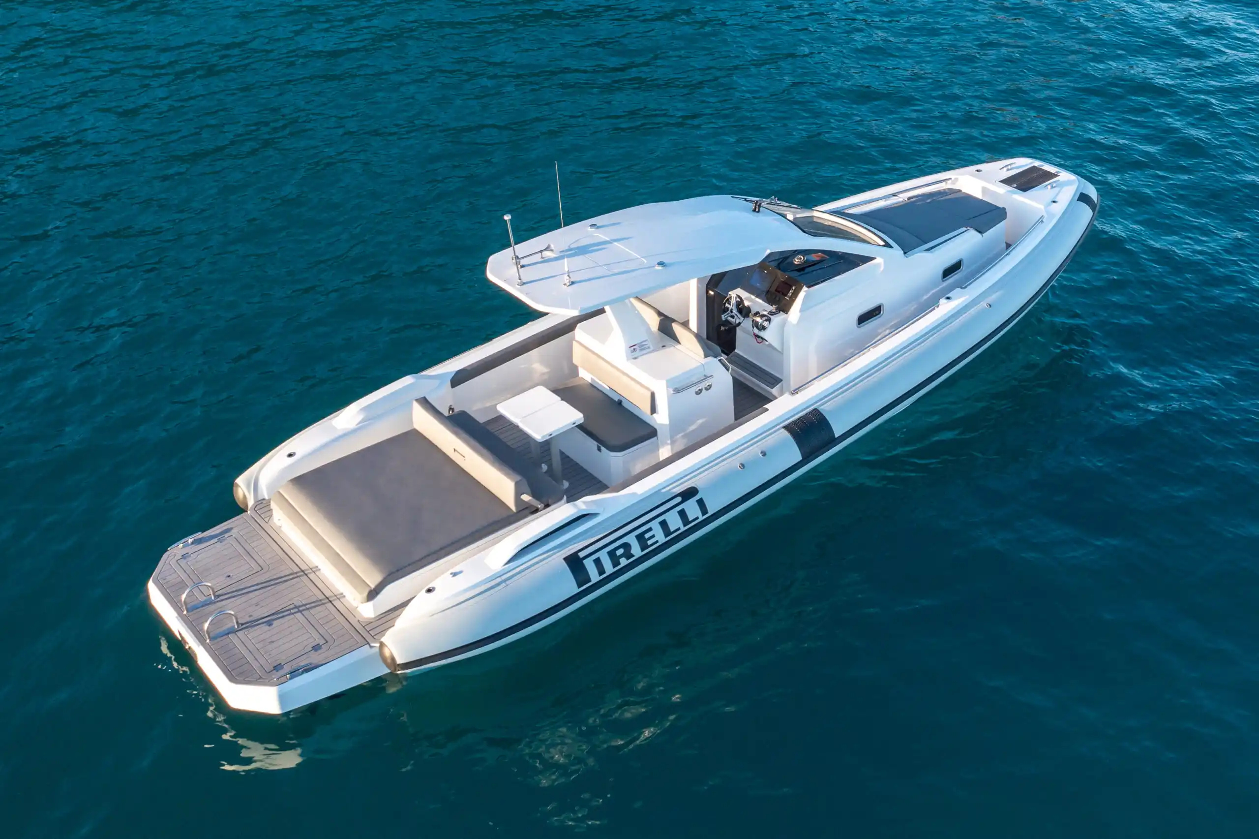 Pirelli Speedboats 35