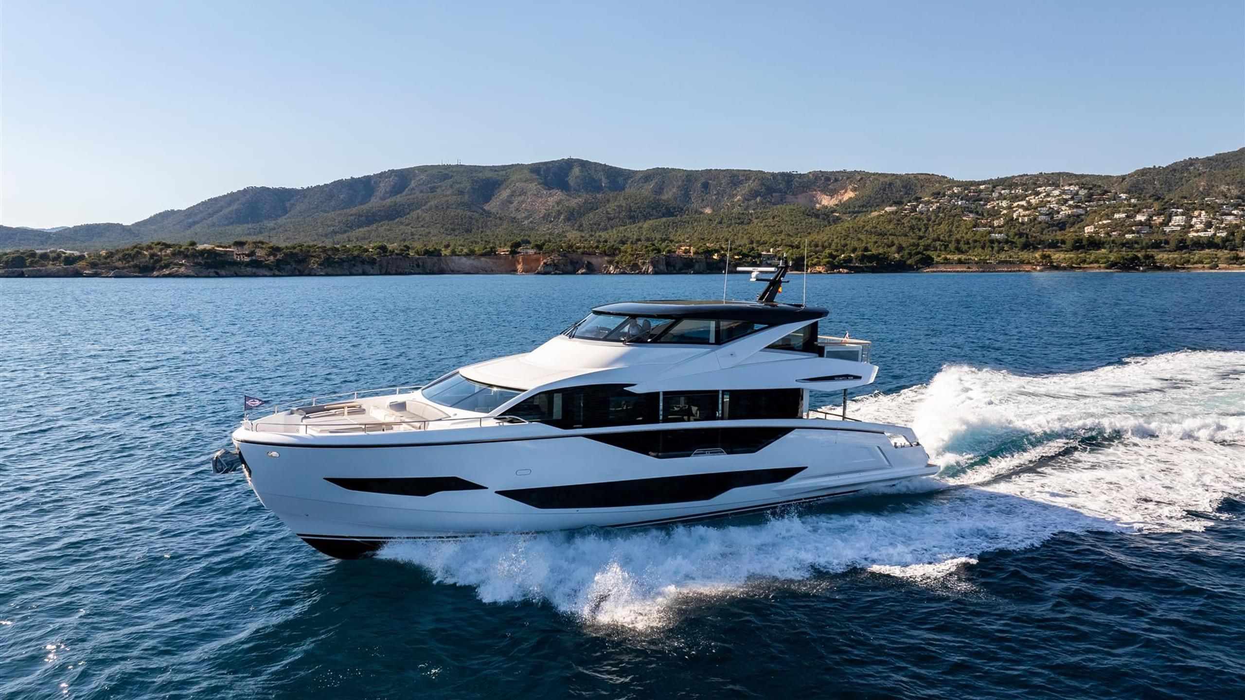 Sunseeker 90 Ocean Enclosed