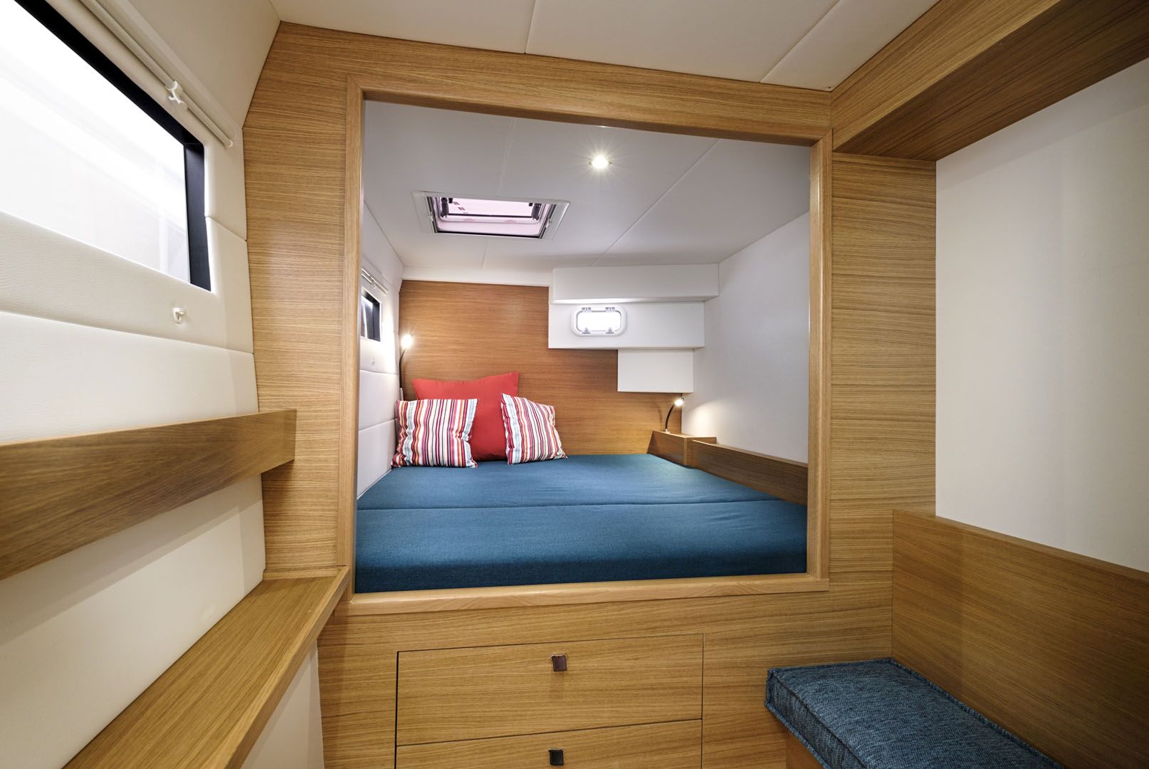 Interior del Comar C-Cat 48