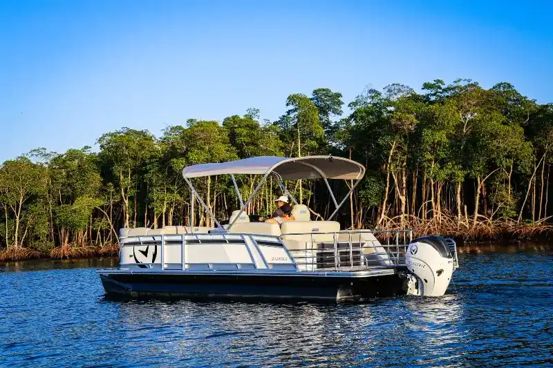 Vision Marine V24 Exterior