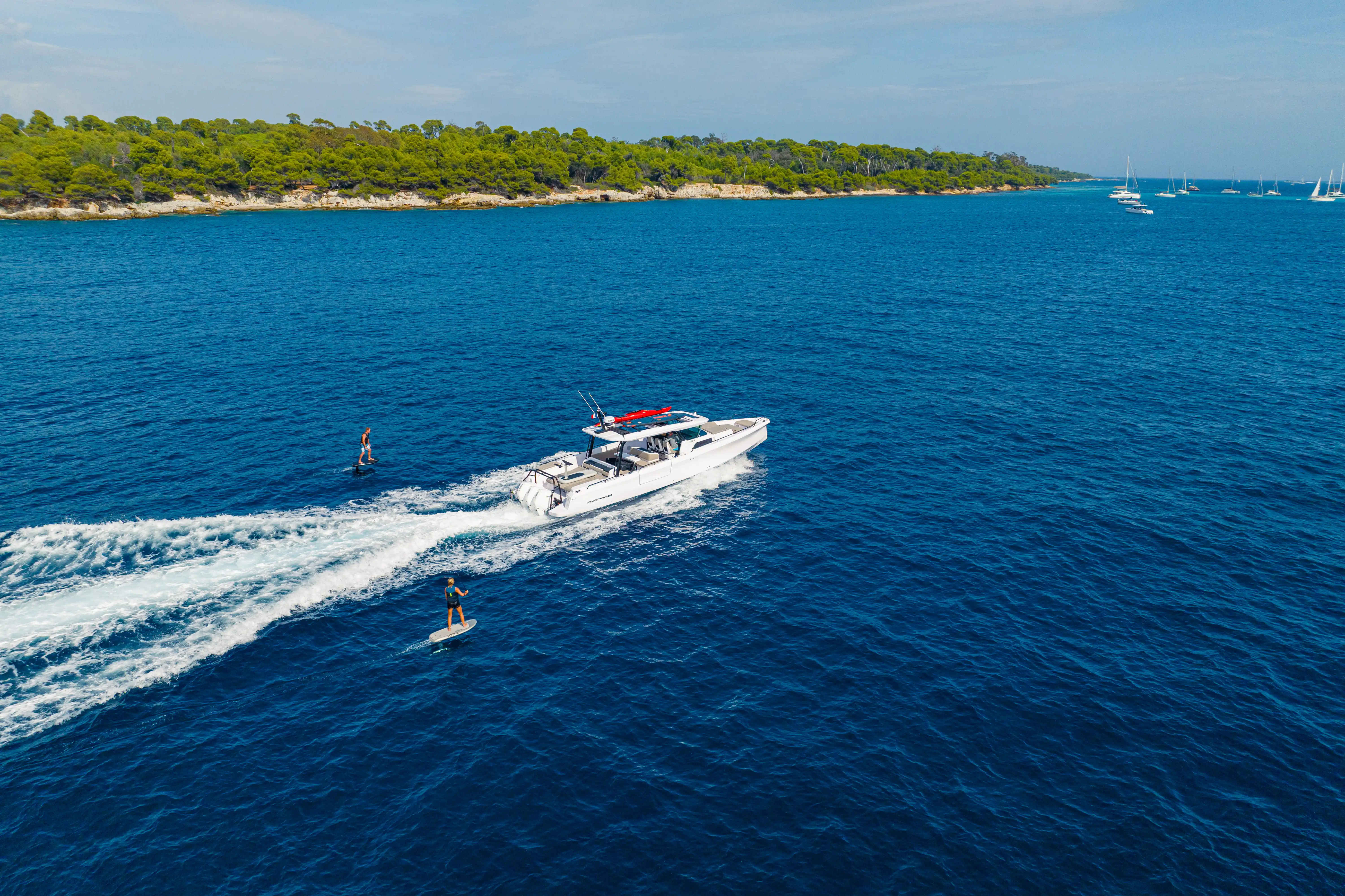 Axopar 45 Cross Top Exterior