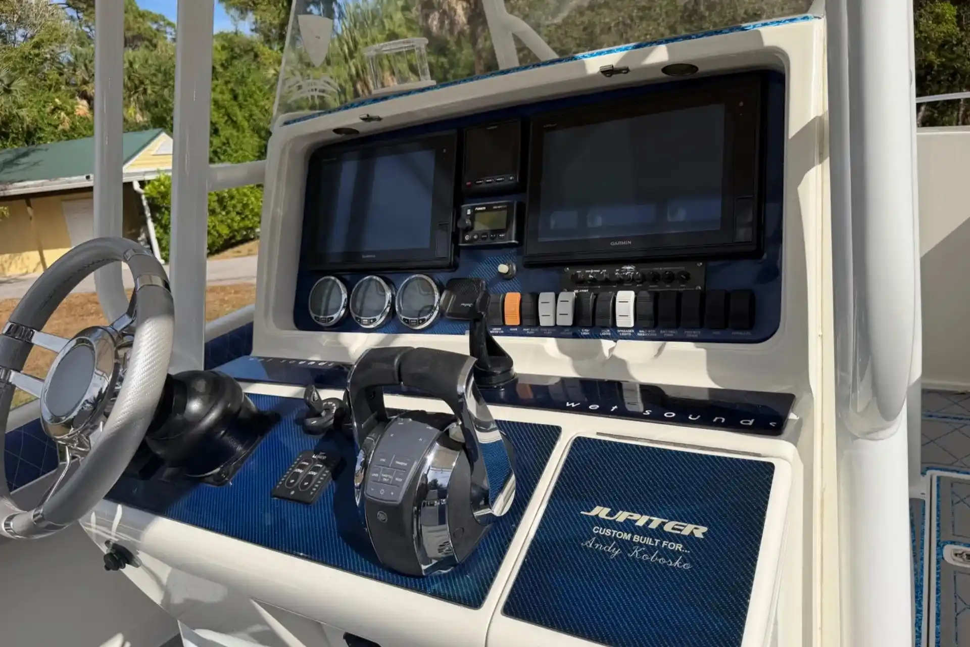 Interieur van de Jupiter 31 Cuddy