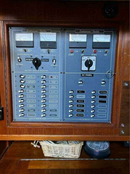 Endeavour 42 CC Interior