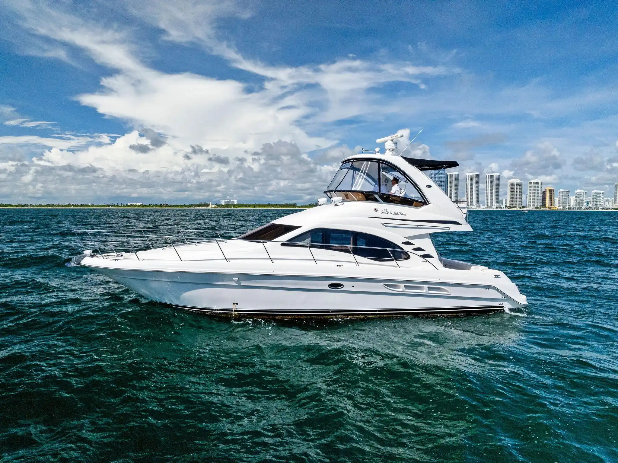 Sea Ray 44 Sedan Bridge photo