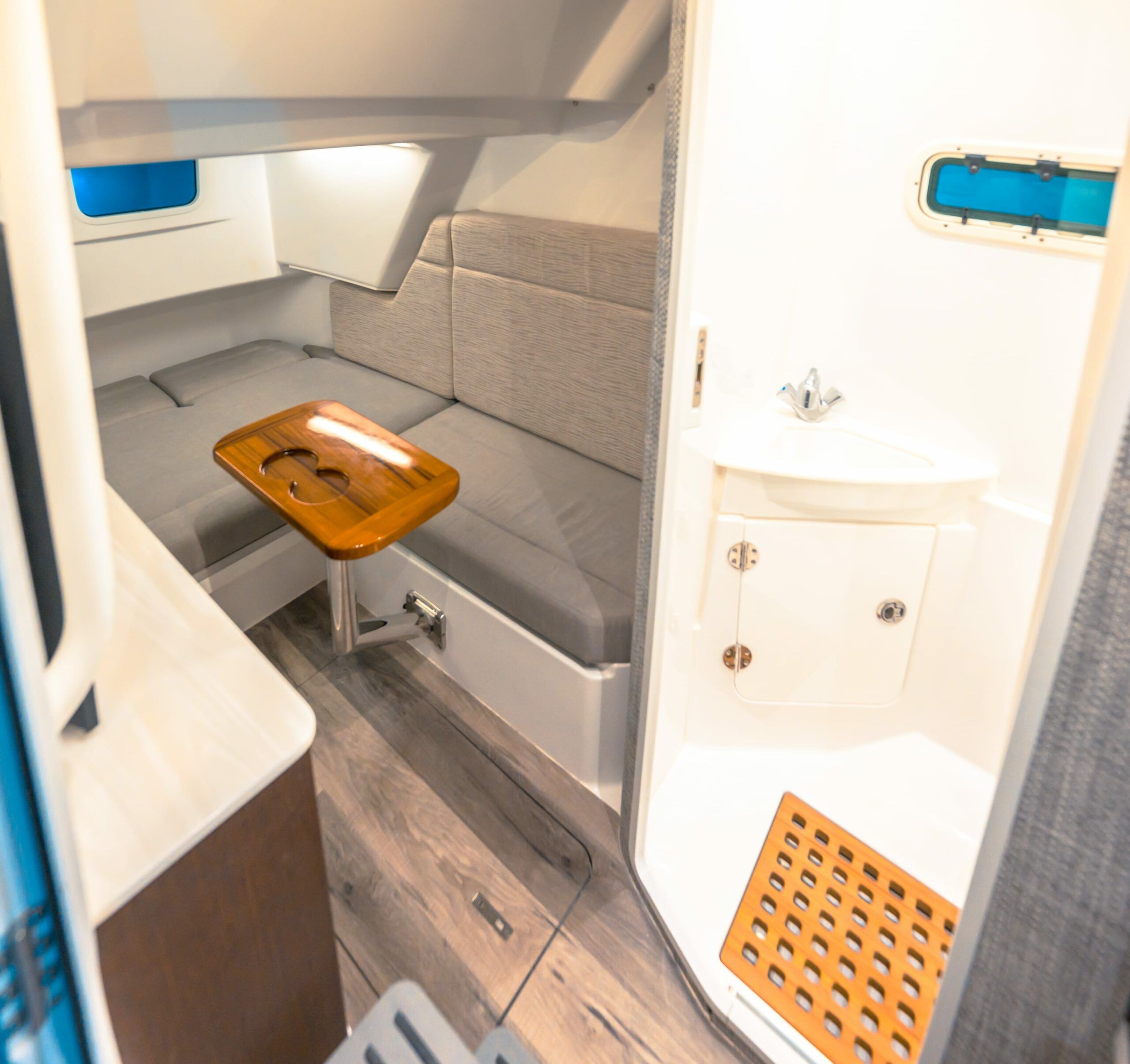 Everglades Boats 375CC Interior