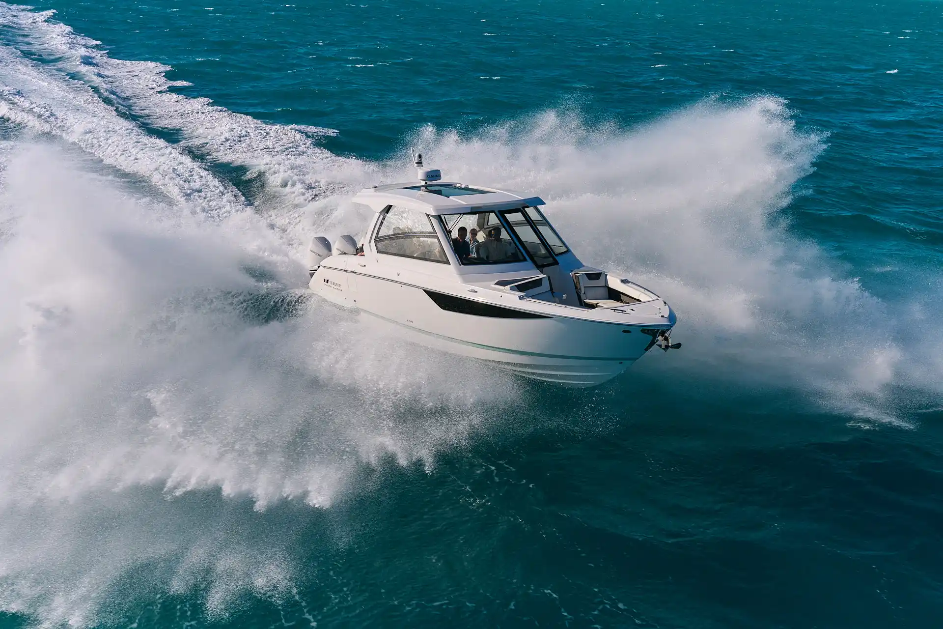 Cobalt Boats R35 Outboard Coupe