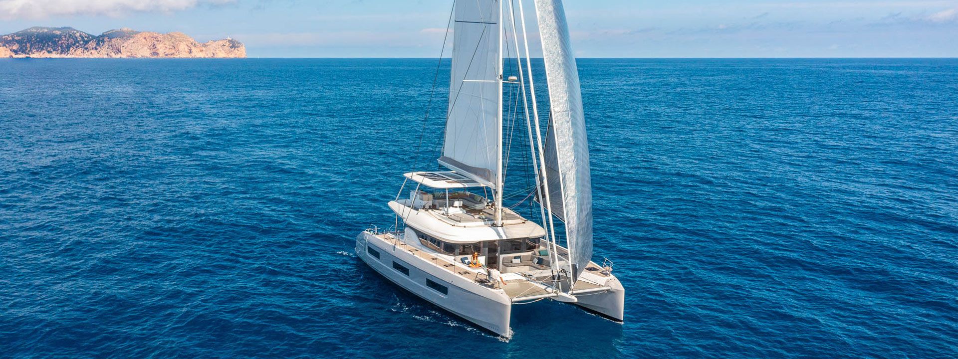 Lagoon 60 Exterior