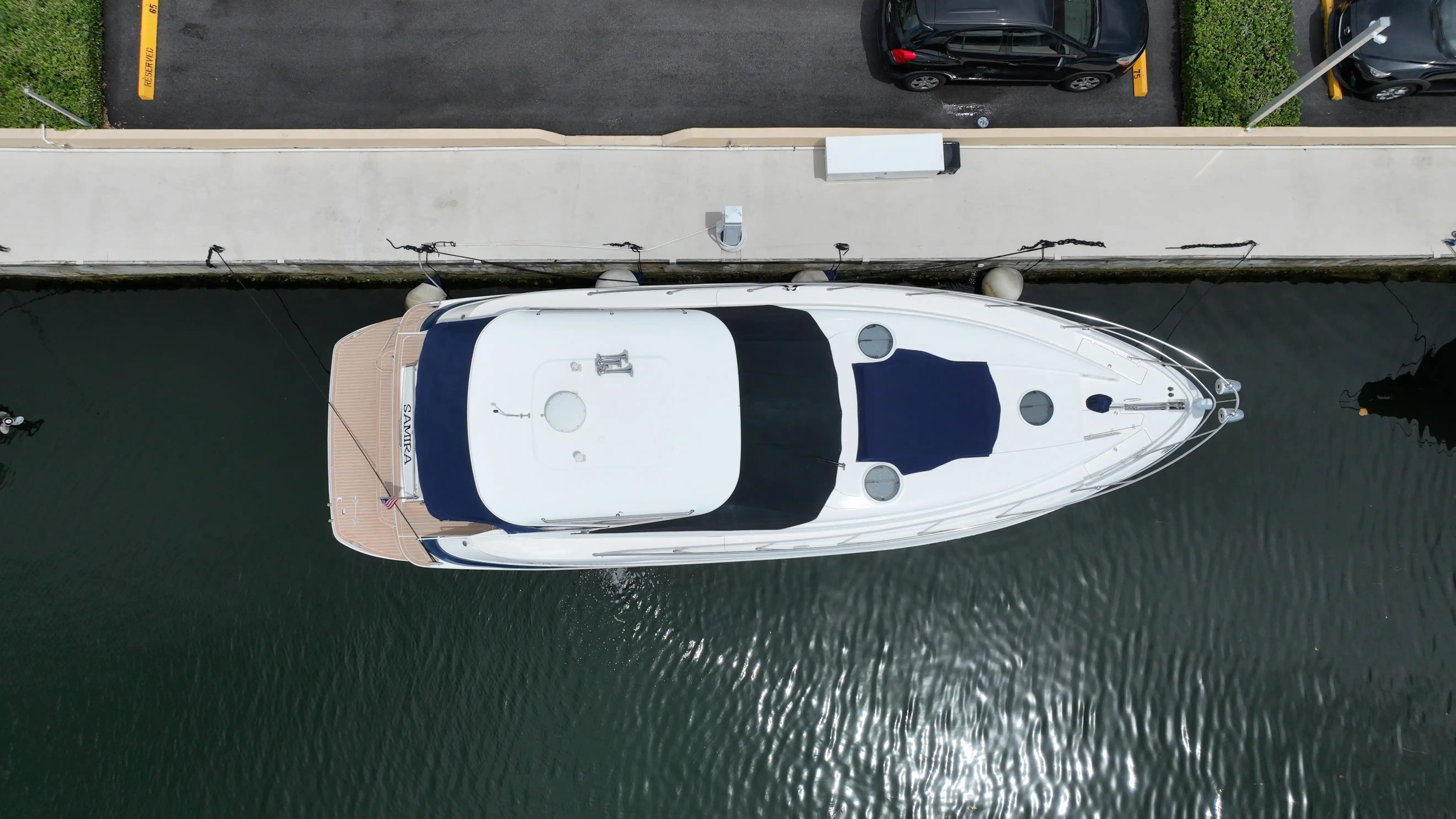Exterior del Regal 4460 Commodore