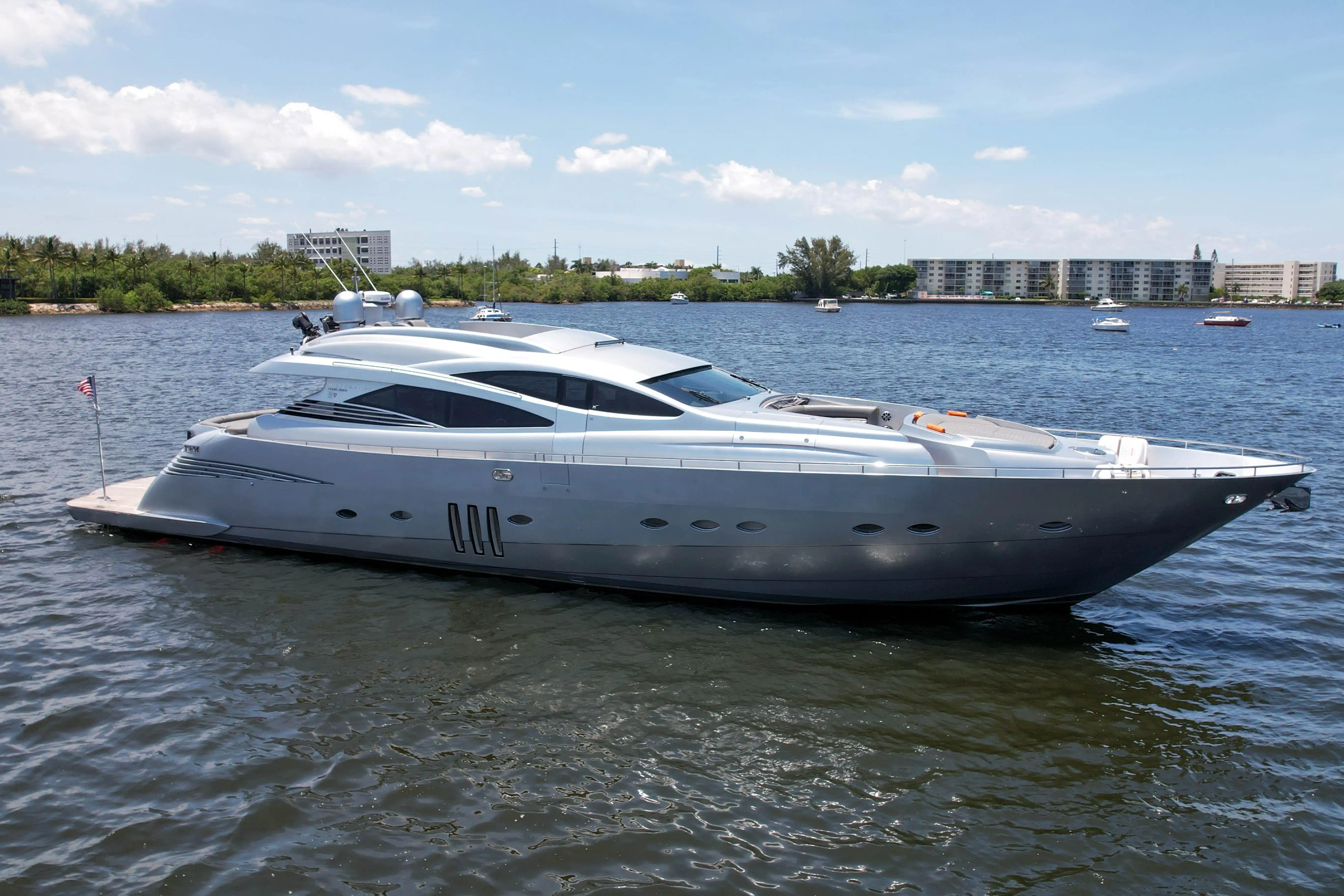Pershing 90