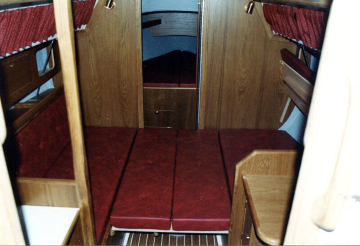 Hurley 800 Interior