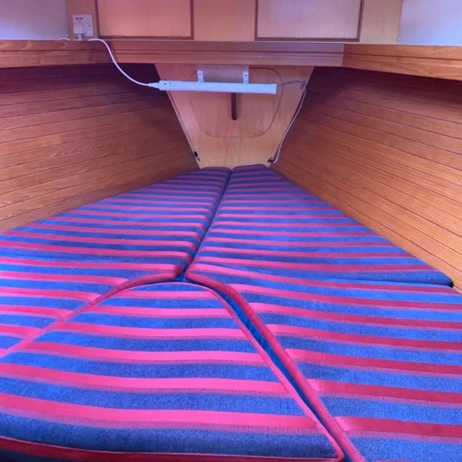 Northshore Vancouver 38 Pilot Interior